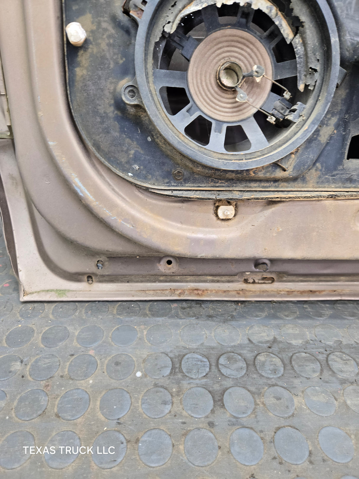 1988-2000 Chevrolet Silverado Suburban GMC Sierra RH Front Passenger Door