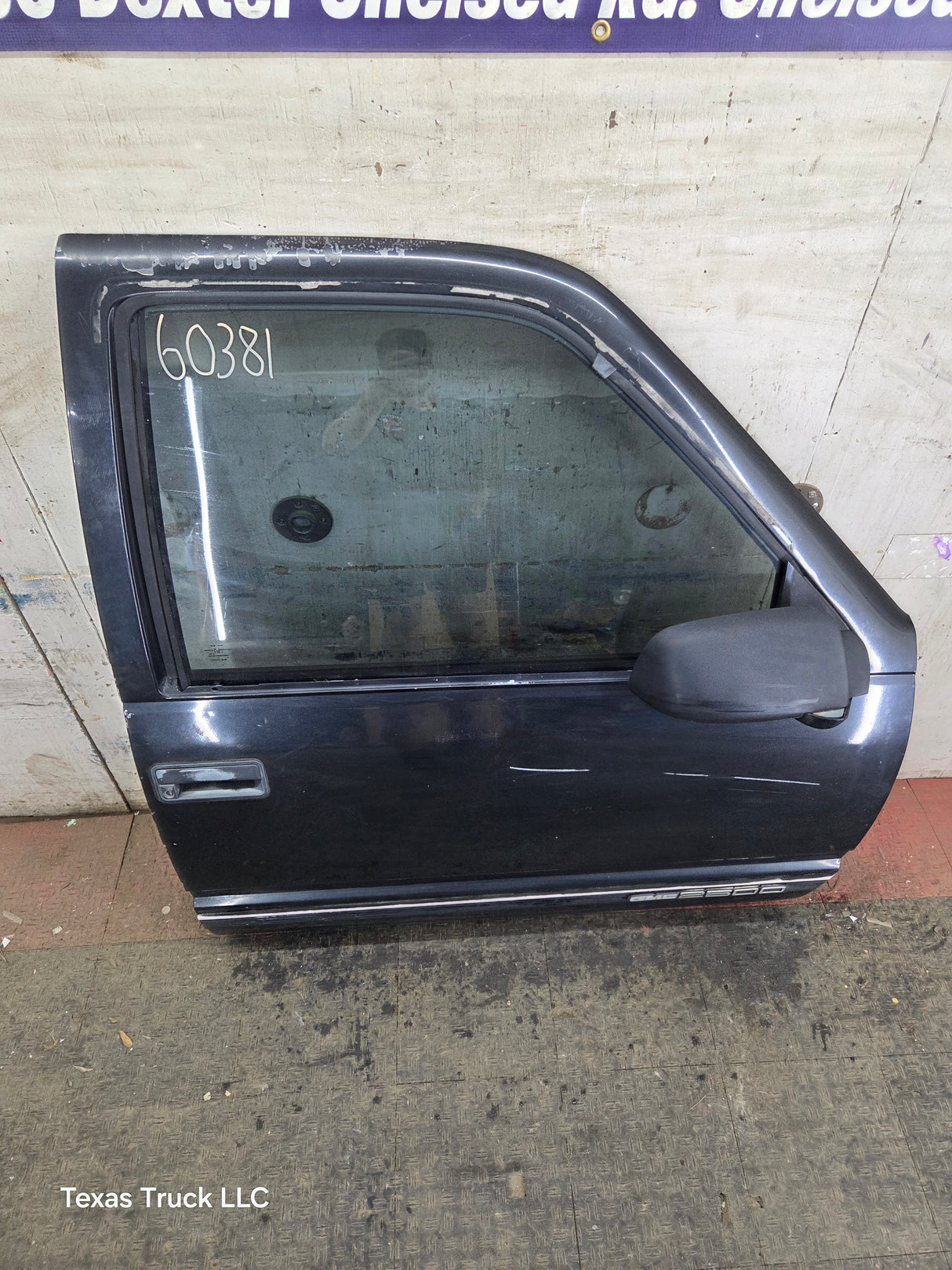 1988-2000 Chevrolet Silverado Suburban GMC Sierra RH Front Passenger Door