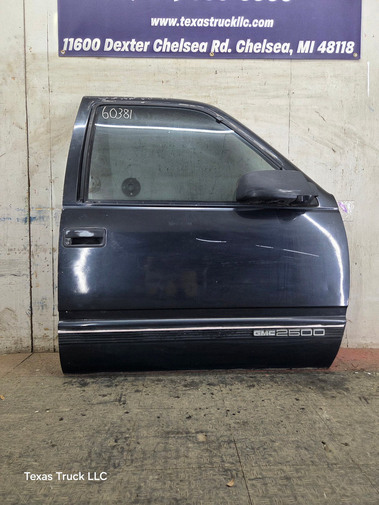 1988-2000 Chevrolet Silverado Suburban GMC Sierra RH Front Passenger Door