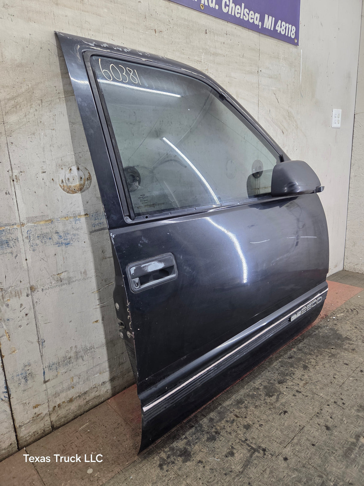 1988-2000 Chevrolet Silverado Suburban GMC Sierra RH Front Passenger Door