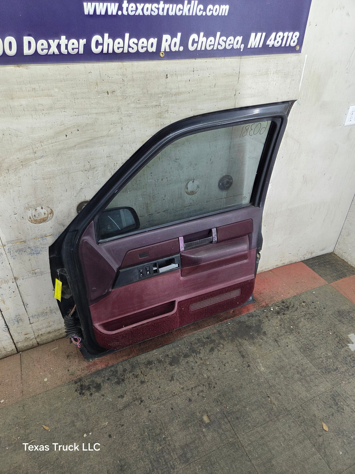 1988-2000 Chevrolet Silverado Suburban GMC Sierra RH Front Passenger Door