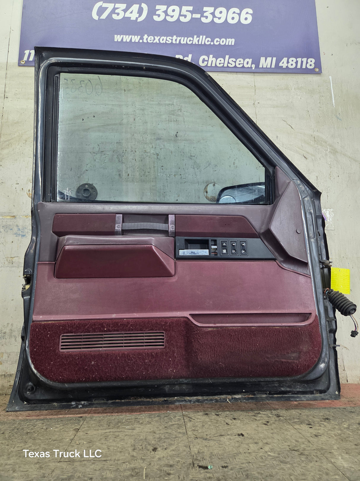 1988-2000 Chevrolet Silverado Suburban GMC Sierra LH Front Driver Side Door