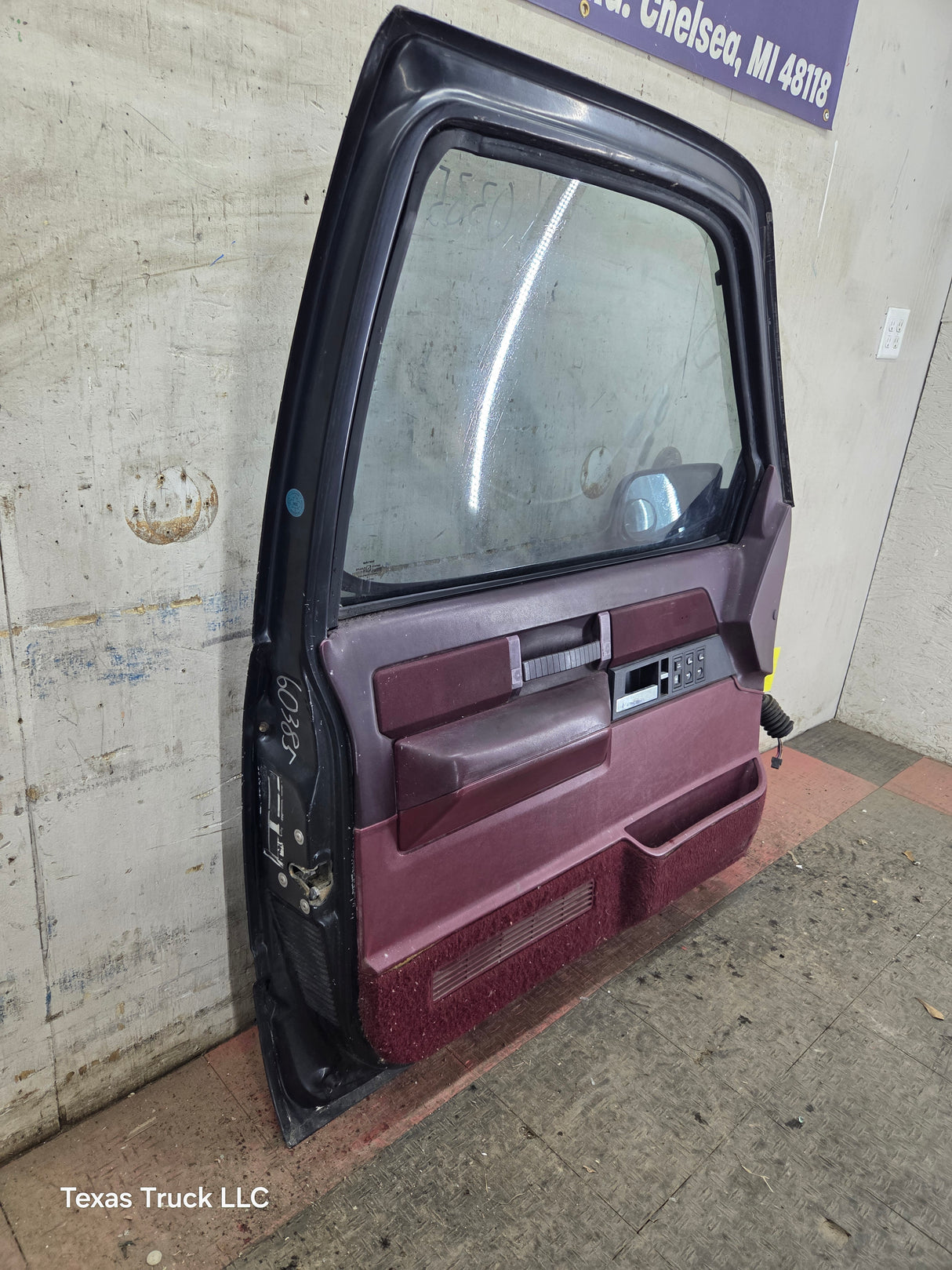 1988-2000 Chevrolet Silverado Suburban GMC Sierra LH Front Driver Side Door