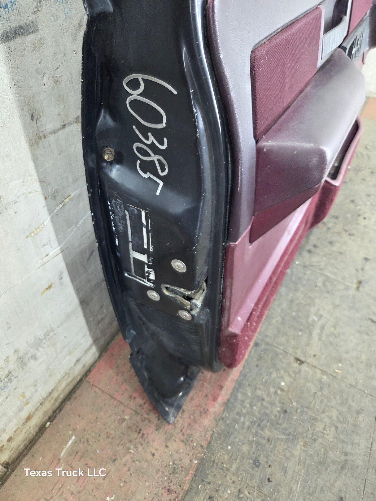 1988-2000 Chevrolet Silverado Suburban GMC Sierra LH Front Driver Side Door