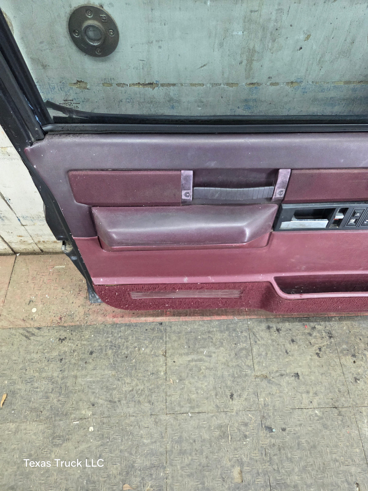 1988-2000 Chevrolet Silverado Suburban GMC Sierra LH Front Driver Side Door