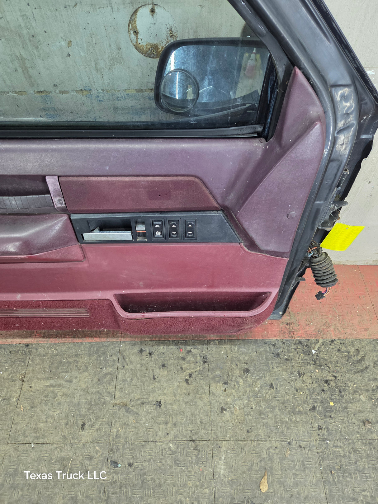 1988-2000 Chevrolet Silverado Suburban GMC Sierra LH Front Driver Side Door