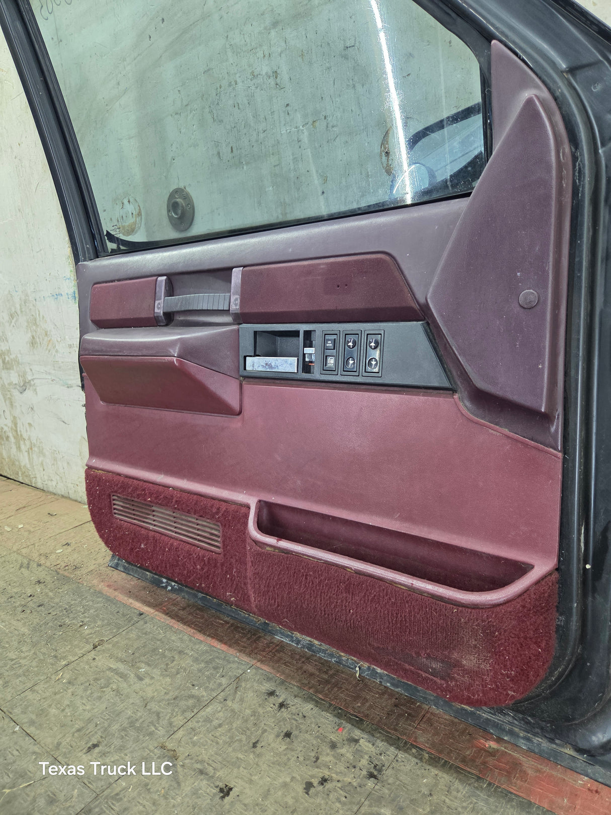 1988-2000 Chevrolet Silverado Suburban GMC Sierra LH Front Driver Side Door