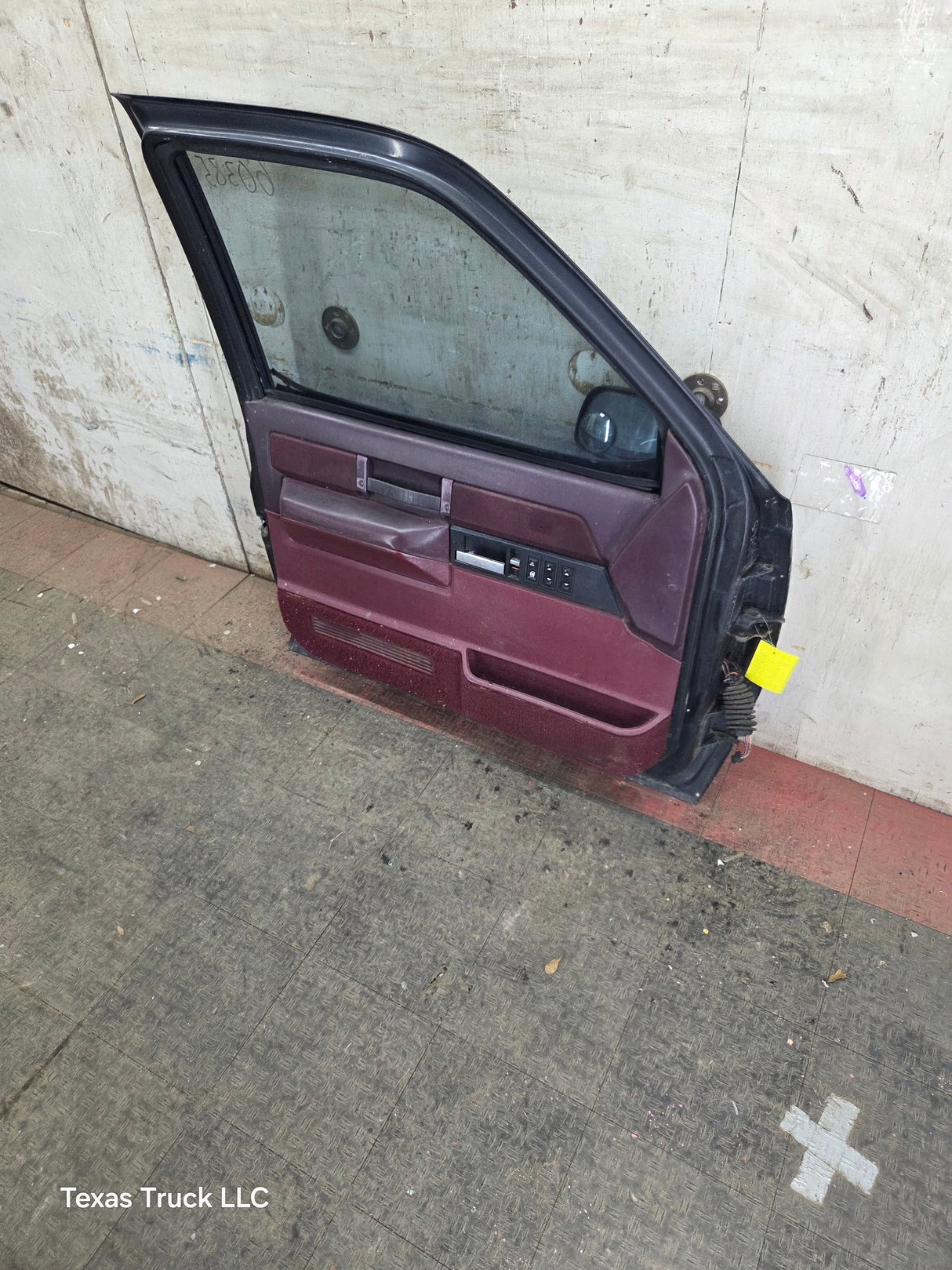 1988-2000 Chevrolet Silverado Suburban GMC Sierra LH Front Driver Side Door