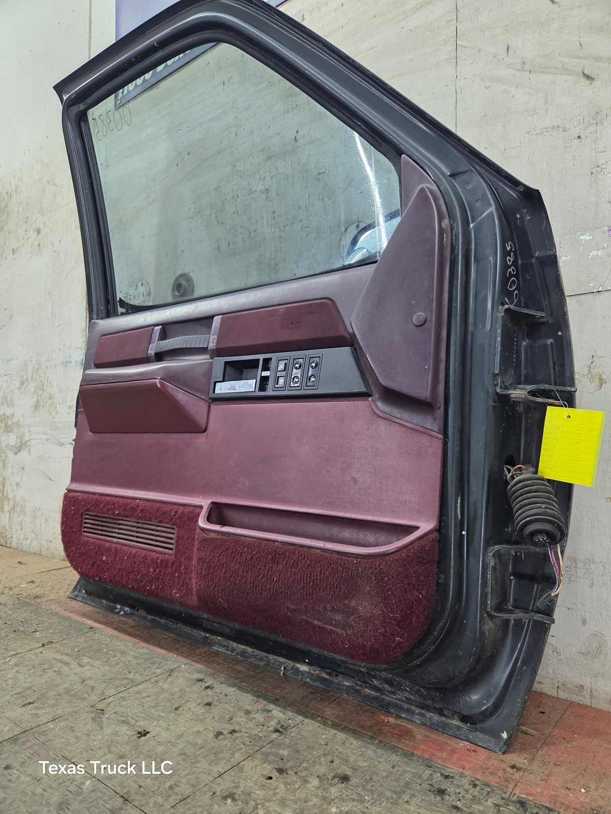 1988-2000 Chevrolet Silverado Suburban GMC Sierra LH Front Driver Side Door