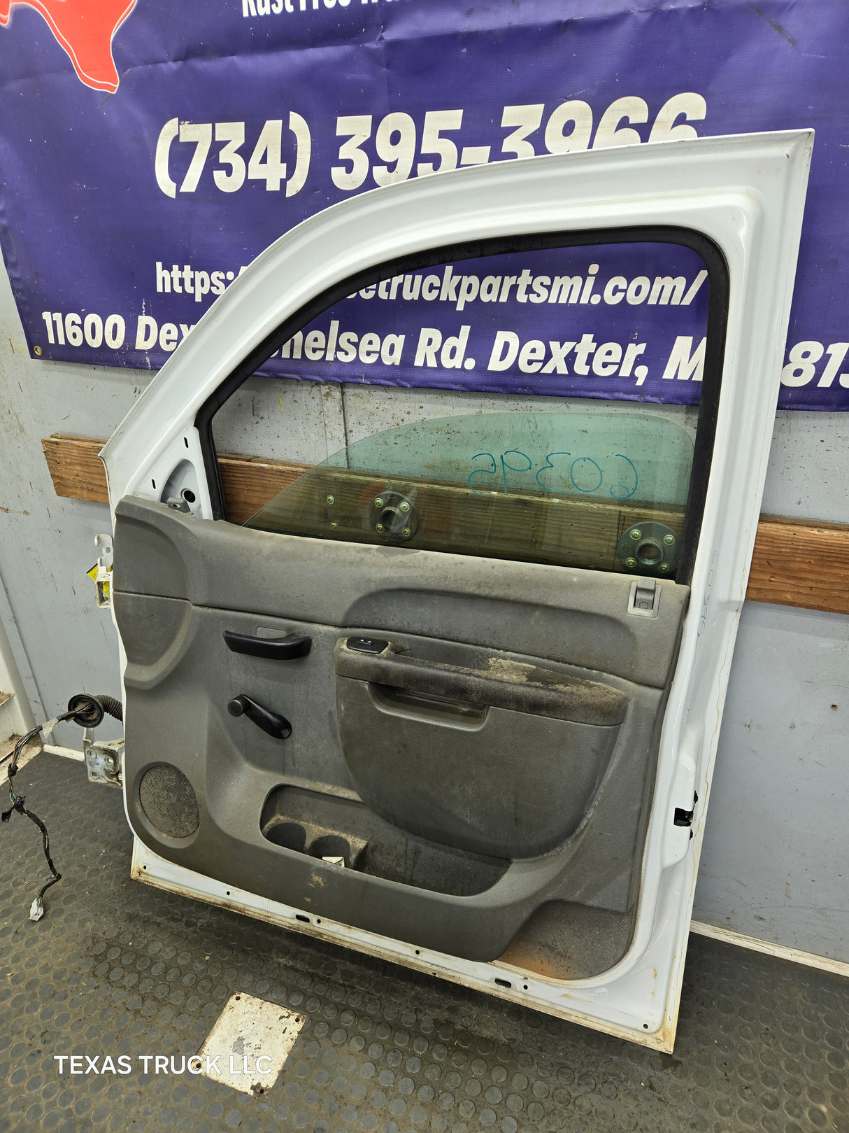 2007-2013 Chevrolet Silverado / GMC Sierra 1500 2500 3500 HD RH Front Passenger Side Door