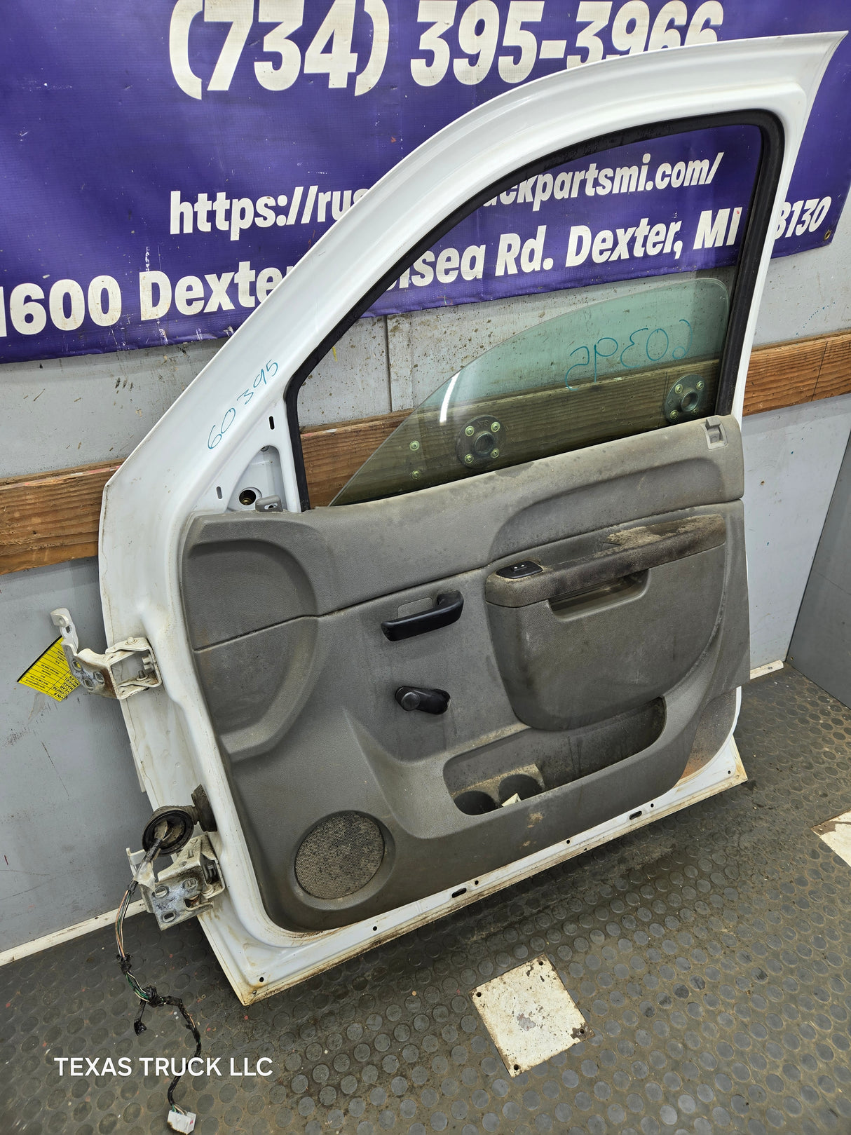 2007-2013 Chevrolet Silverado / GMC Sierra 1500 2500 3500 HD RH Front Passenger Side Door