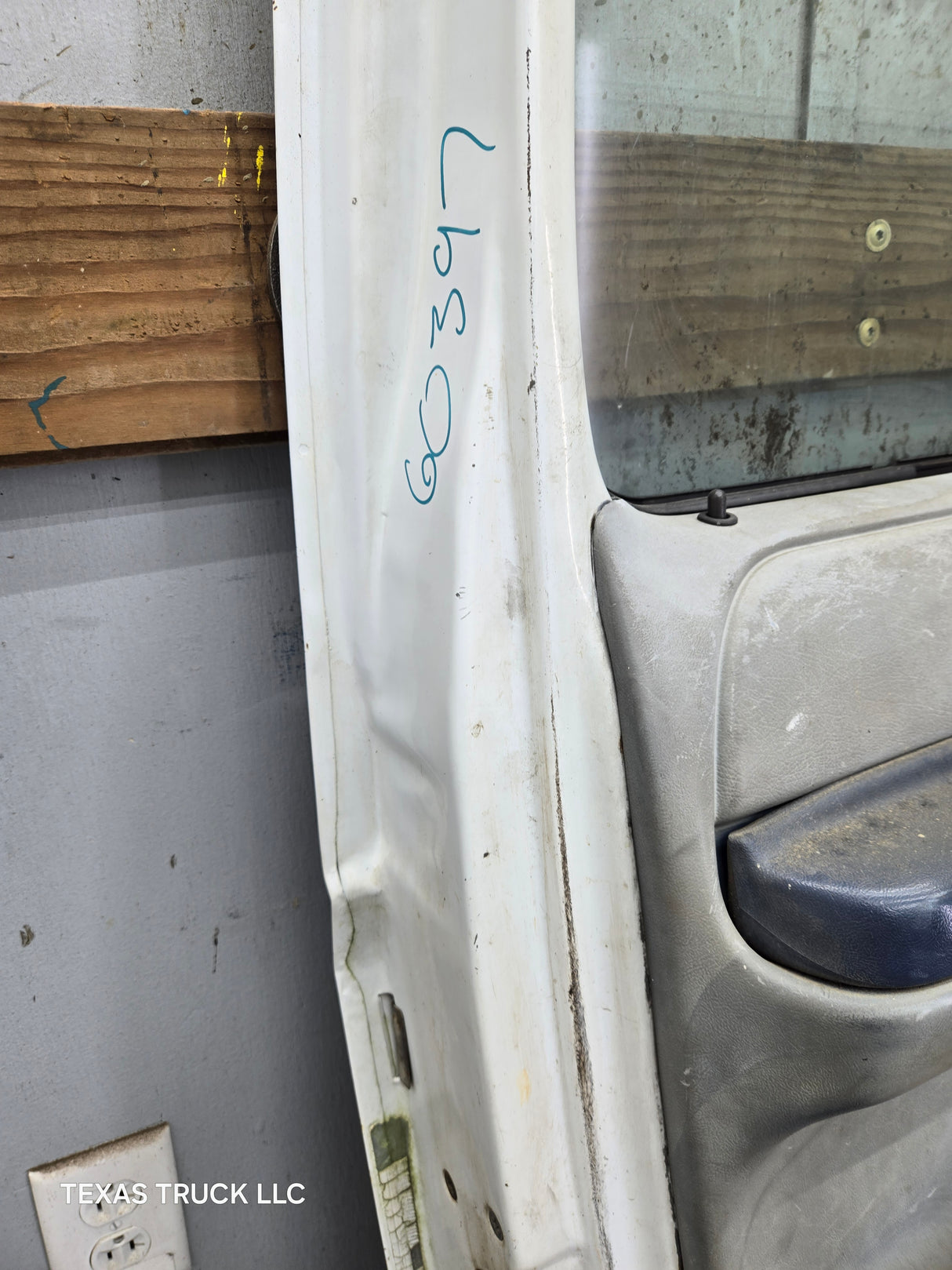1987-1997 Ford F Series F250 F350 F450 F550 LH Driver Side Front Door
