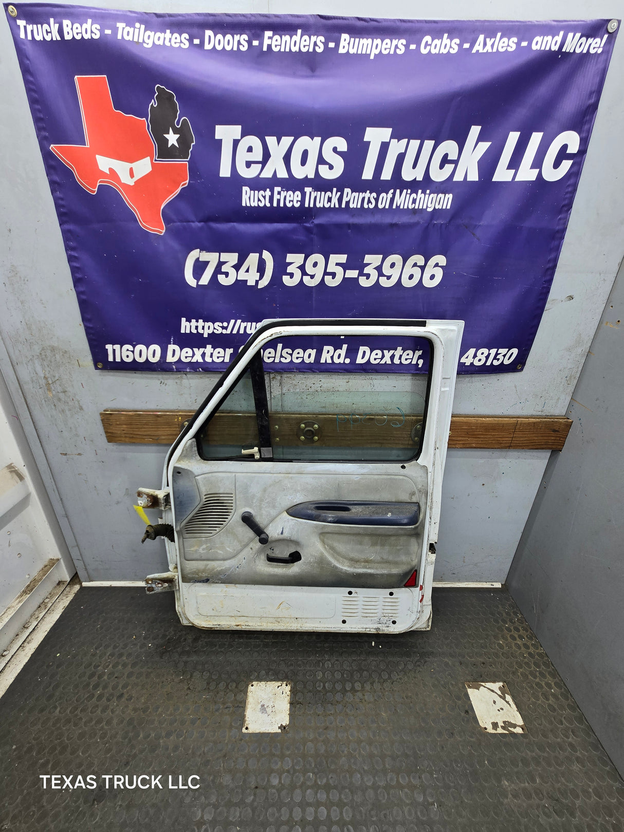 1987-1997 Ford F Series F250 F350 F450 F550 RH Passenger Side Front Door