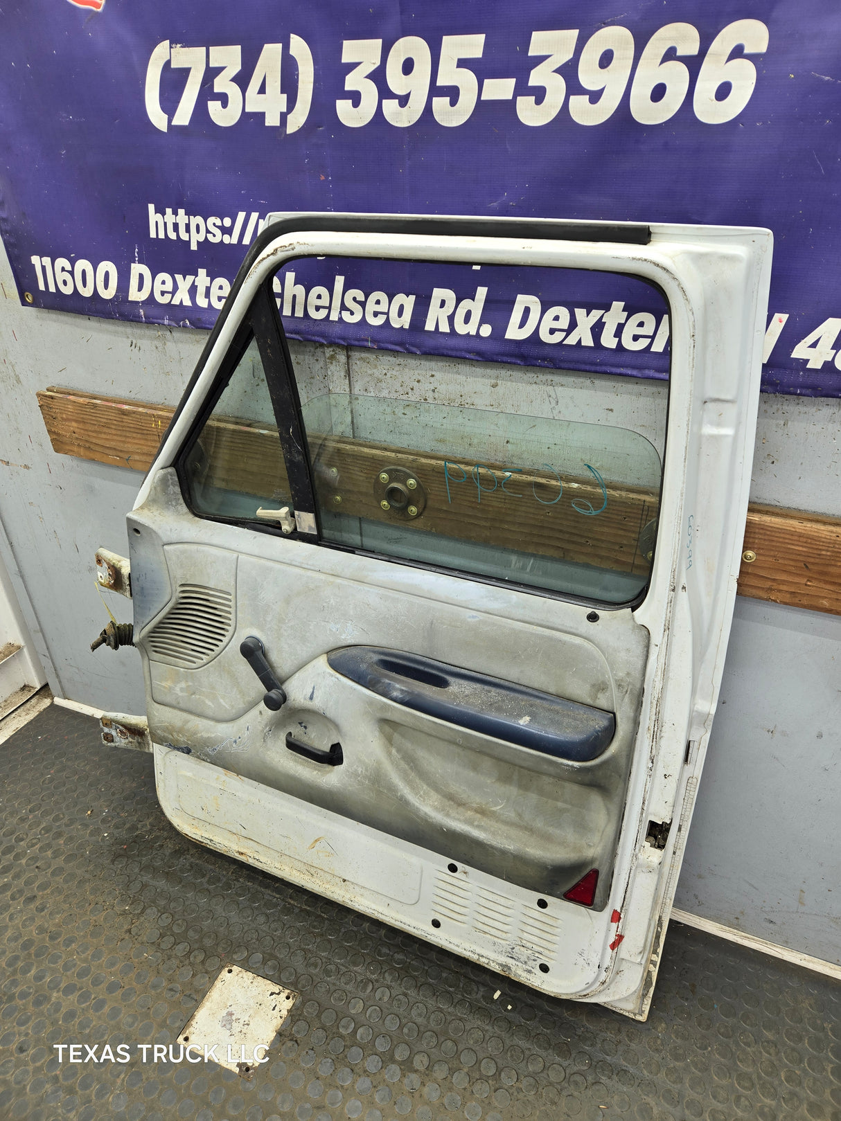 1987-1997 Ford F Series F250 F350 F450 F550 RH Passenger Side Front Door