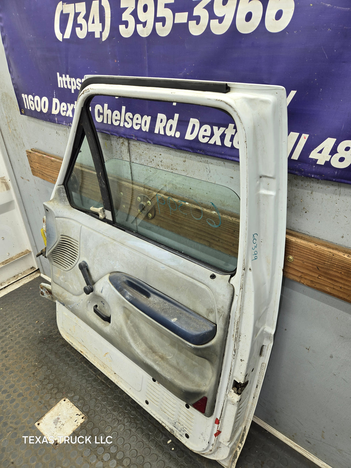 1987-1997 Ford F Series F250 F350 F450 F550 RH Passenger Side Front Door