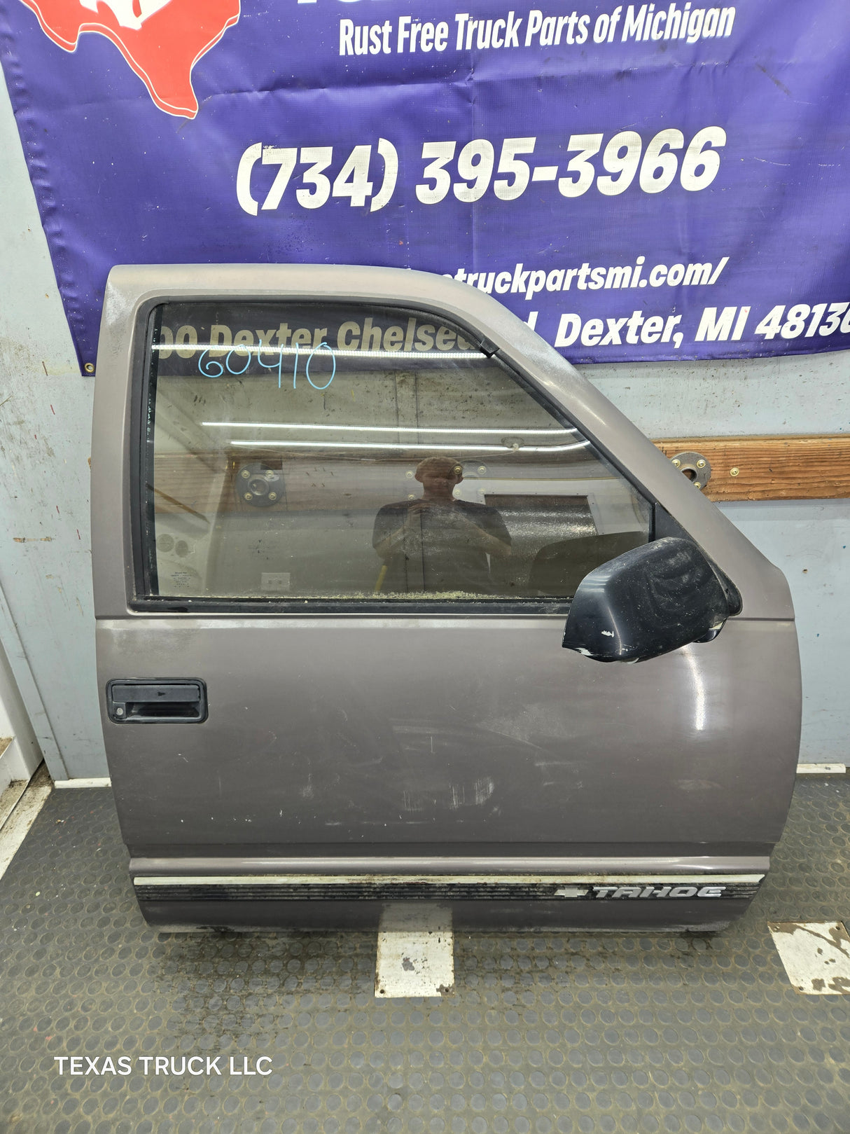 1988-2000 Chevrolet Silverado Suburban GMC Sierra RH Front Passenger Door