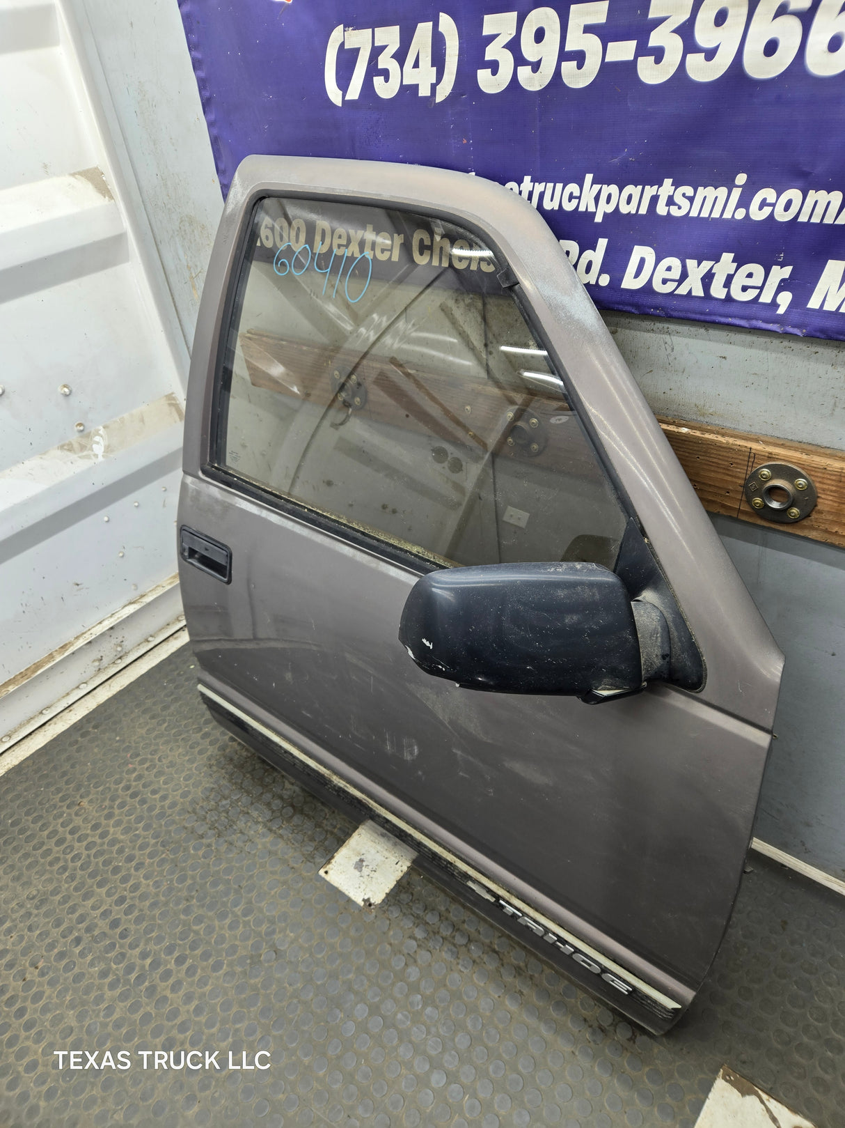 1988-2000 Chevrolet Silverado Suburban GMC Sierra RH Front Passenger Door