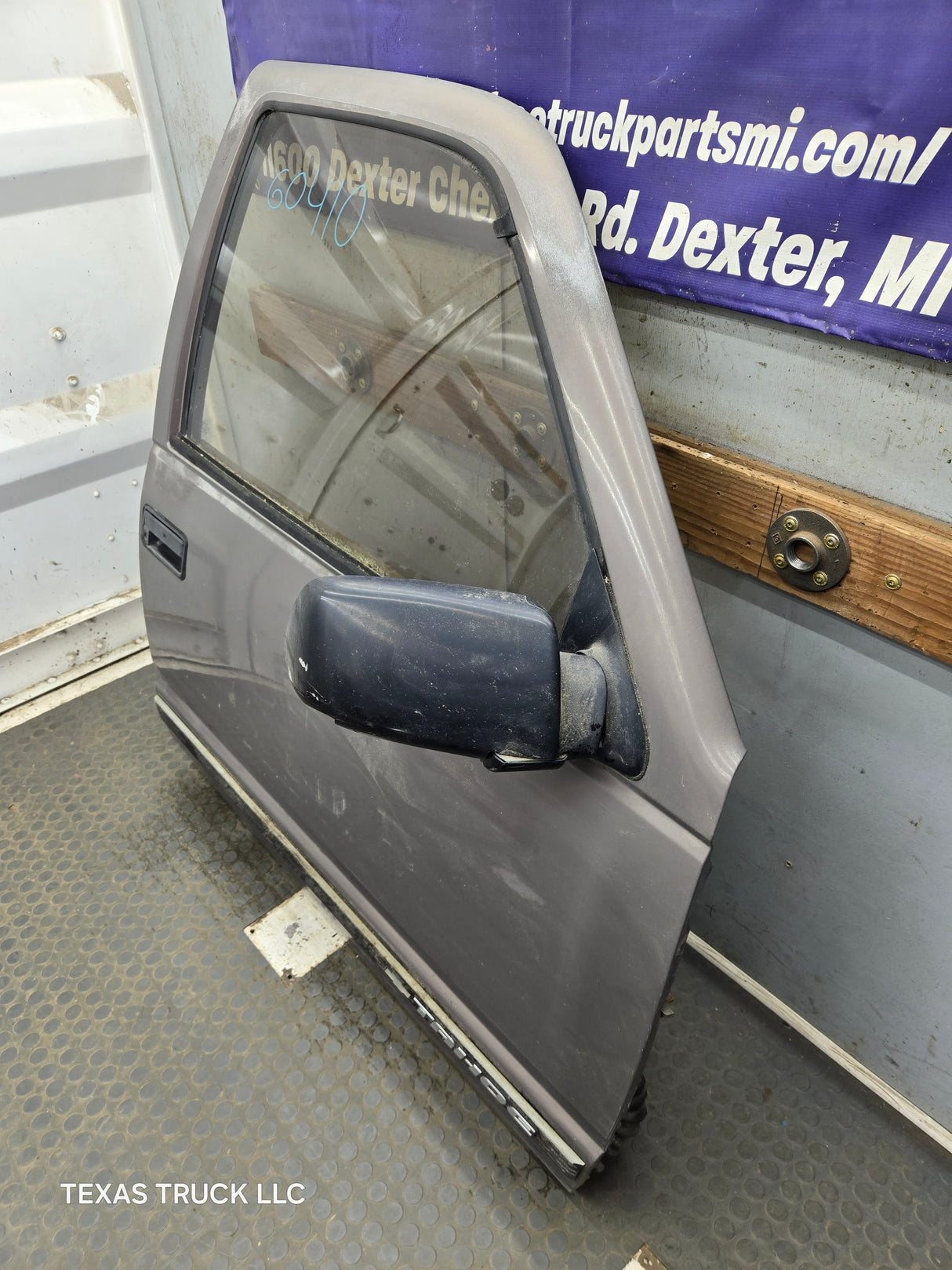 1988-2000 Chevrolet Silverado Suburban GMC Sierra RH Front Passenger Door