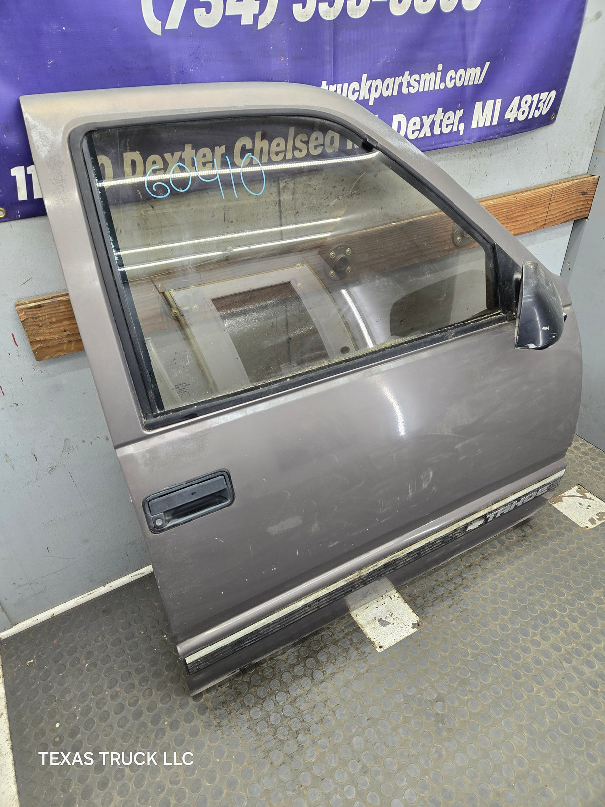 1988-2000 Chevrolet Silverado Suburban GMC Sierra RH Front Passenger Door