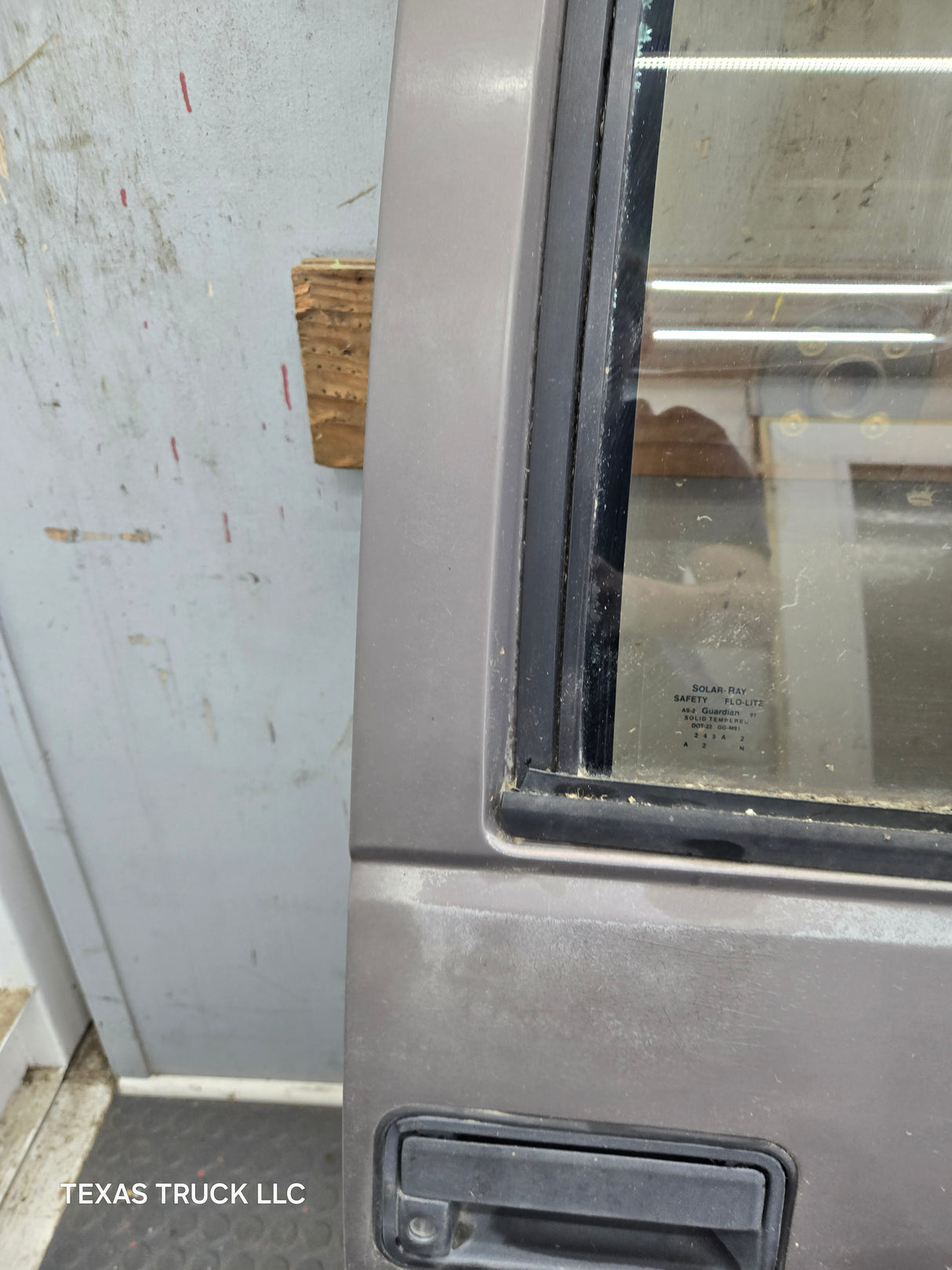 1988-2000 Chevrolet Silverado Suburban GMC Sierra RH Front Passenger Door