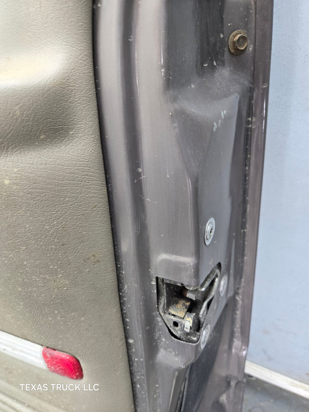 1988-2000 Chevrolet Silverado Suburban GMC Sierra RH Front Passenger Door