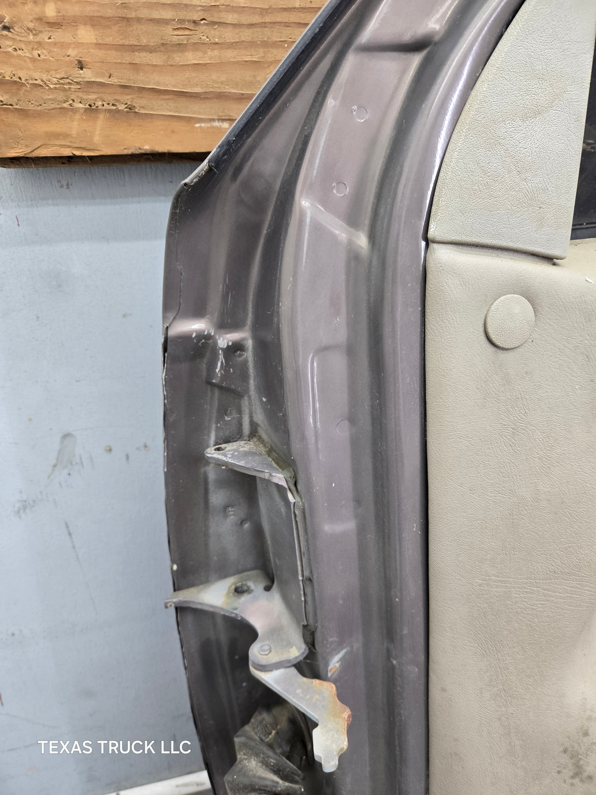 1988-2000 Chevrolet Silverado Suburban GMC Sierra RH Front Passenger Door