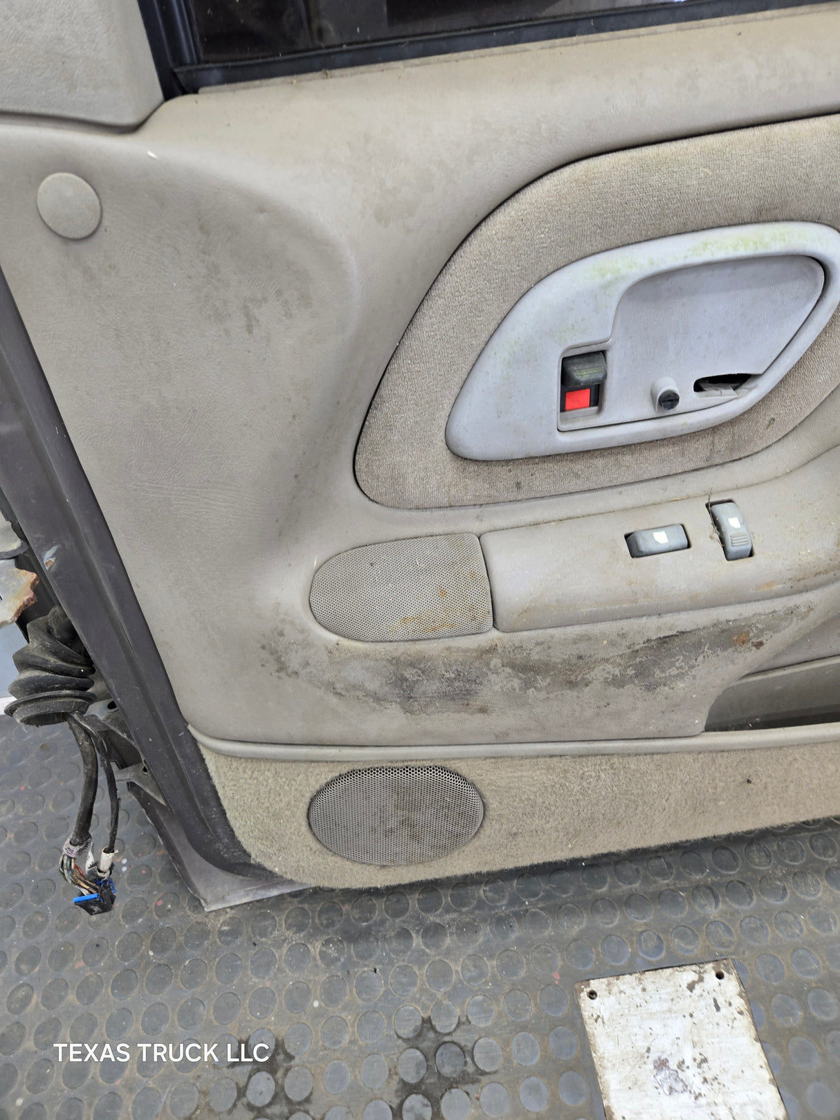 1988-2000 Chevrolet Silverado Suburban GMC Sierra RH Front Passenger Door