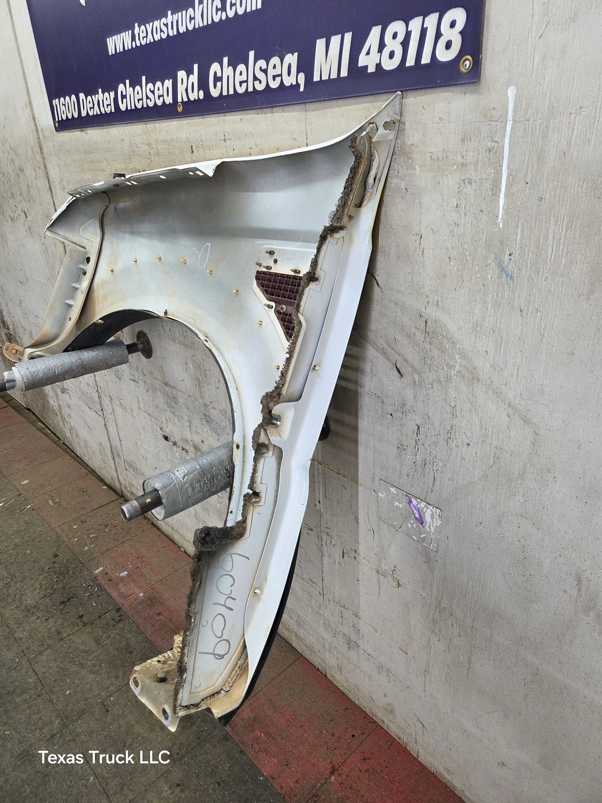 2011-2016 Ford Super Duty F450 F550 RH Passenger Side Front Fender