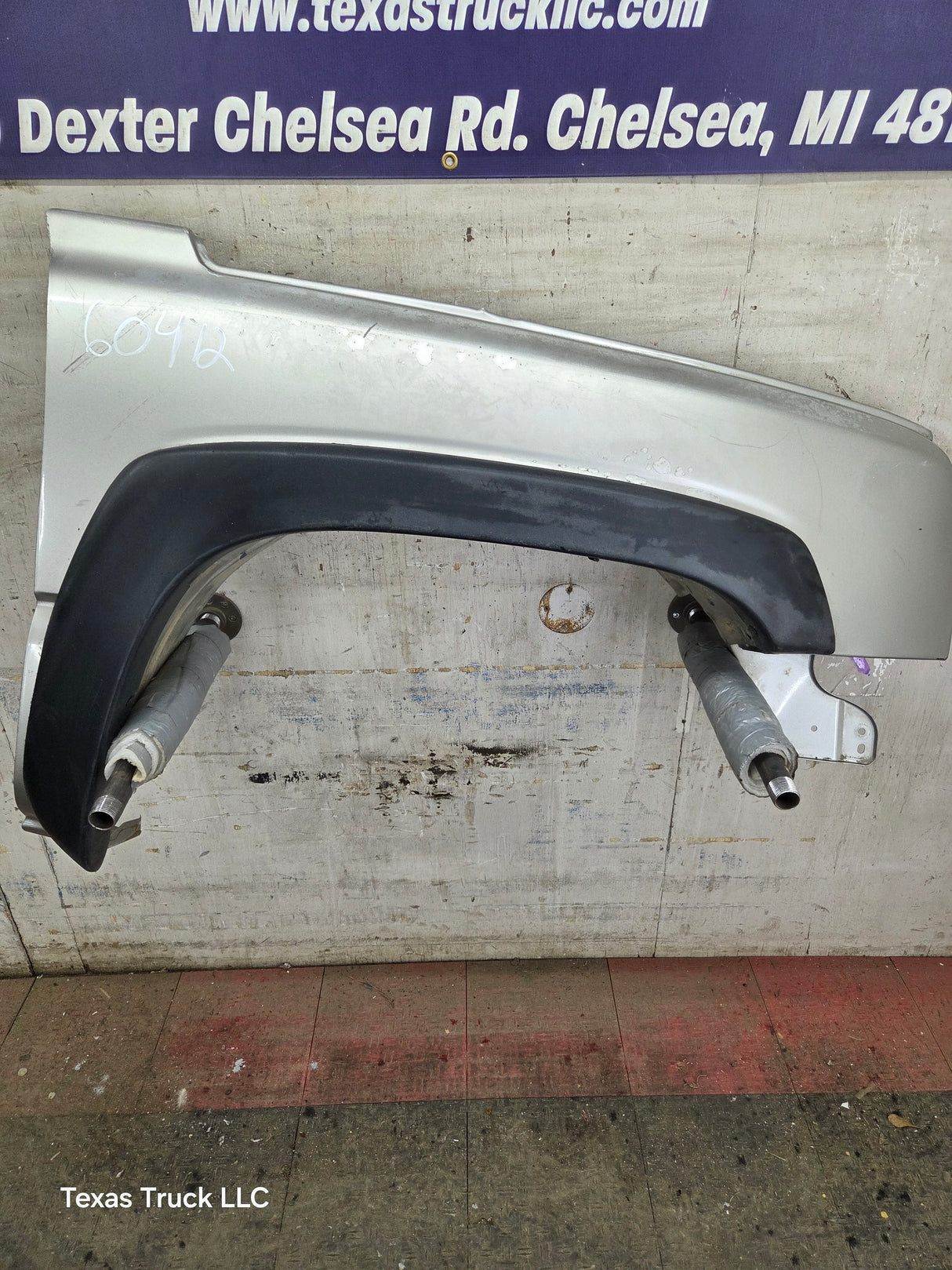 2003-2007 Chevrolet Silverado / Tahoe / Suburban 1500 2500 3500 HD RH Passenger Side "Cateye" Front Fender