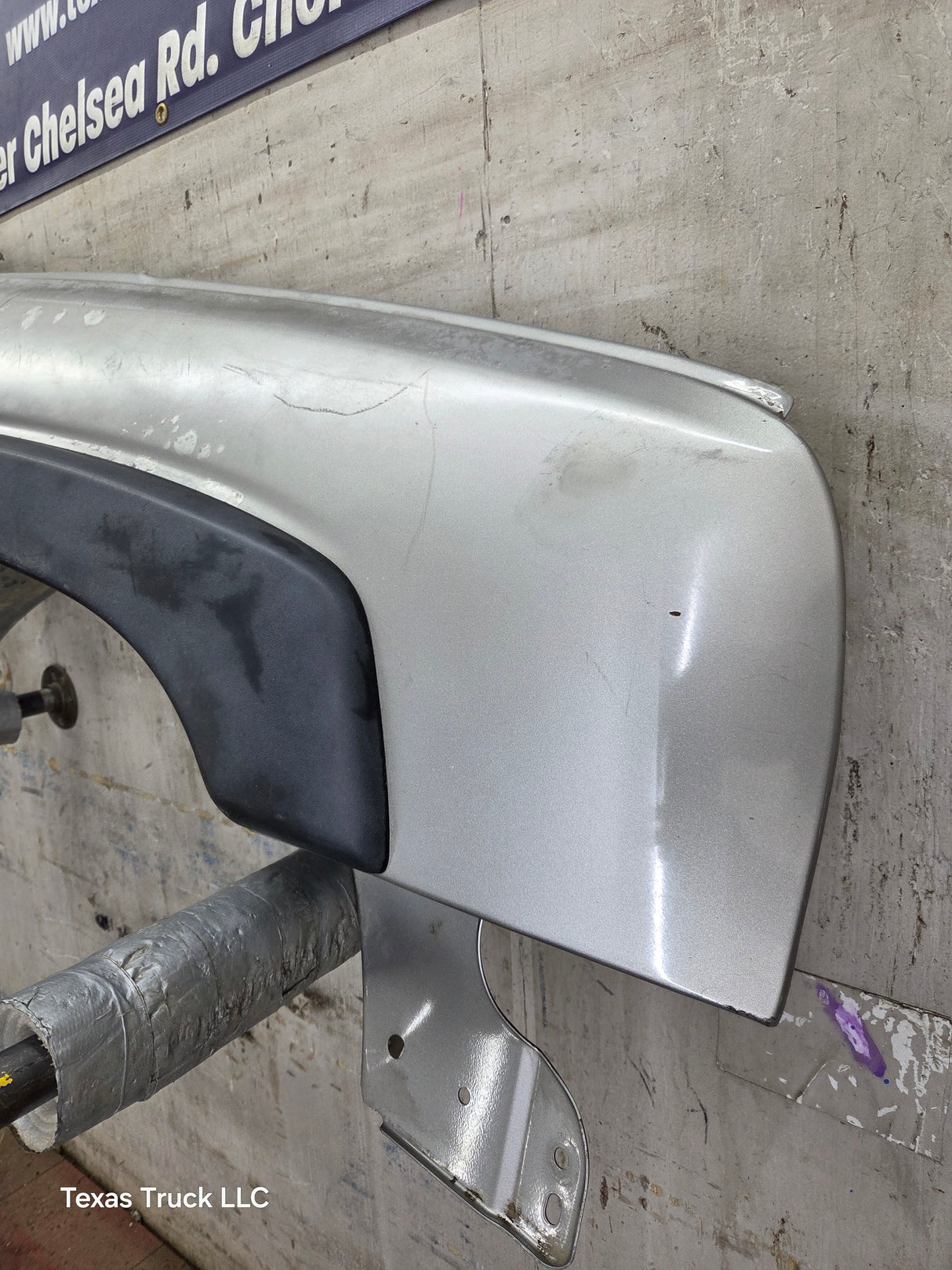 2003-2007 Chevrolet Silverado / Tahoe / Suburban 1500 2500 3500 HD RH Passenger Side "Cateye" Front Fender
