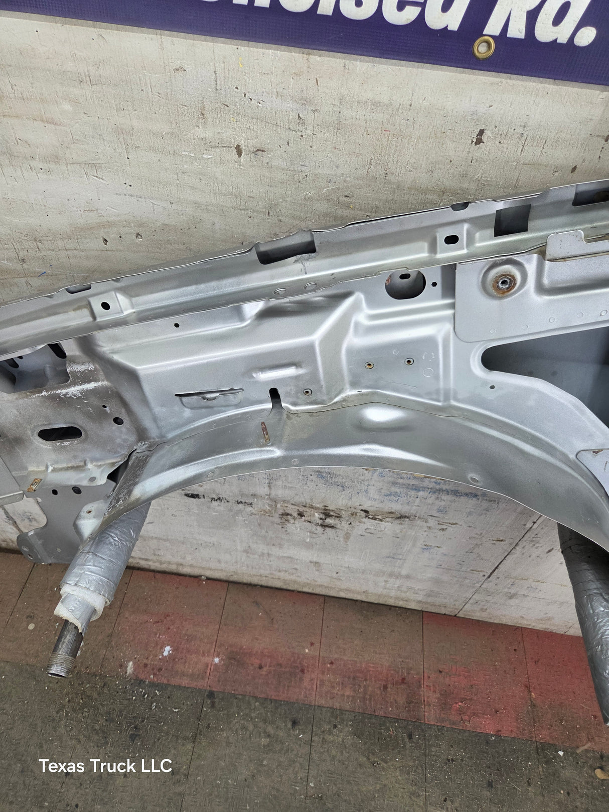 2003-2007 Chevrolet Silverado / Tahoe / Suburban 1500 2500 3500 HD RH Passenger Side "Cateye" Front Fender