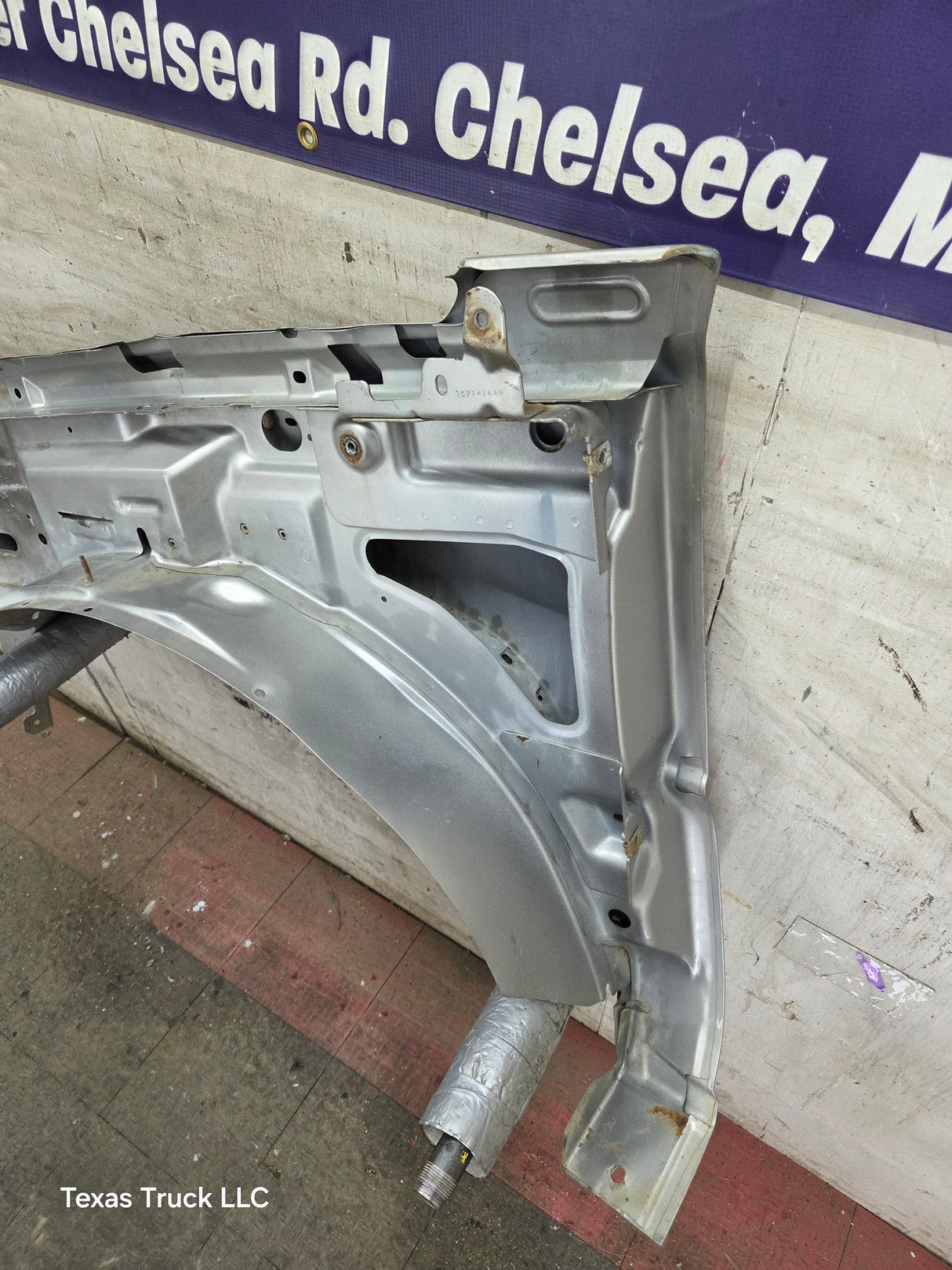 2003-2007 Chevrolet Silverado / Tahoe / Suburban 1500 2500 3500 HD RH Passenger Side "Cateye" Front Fender