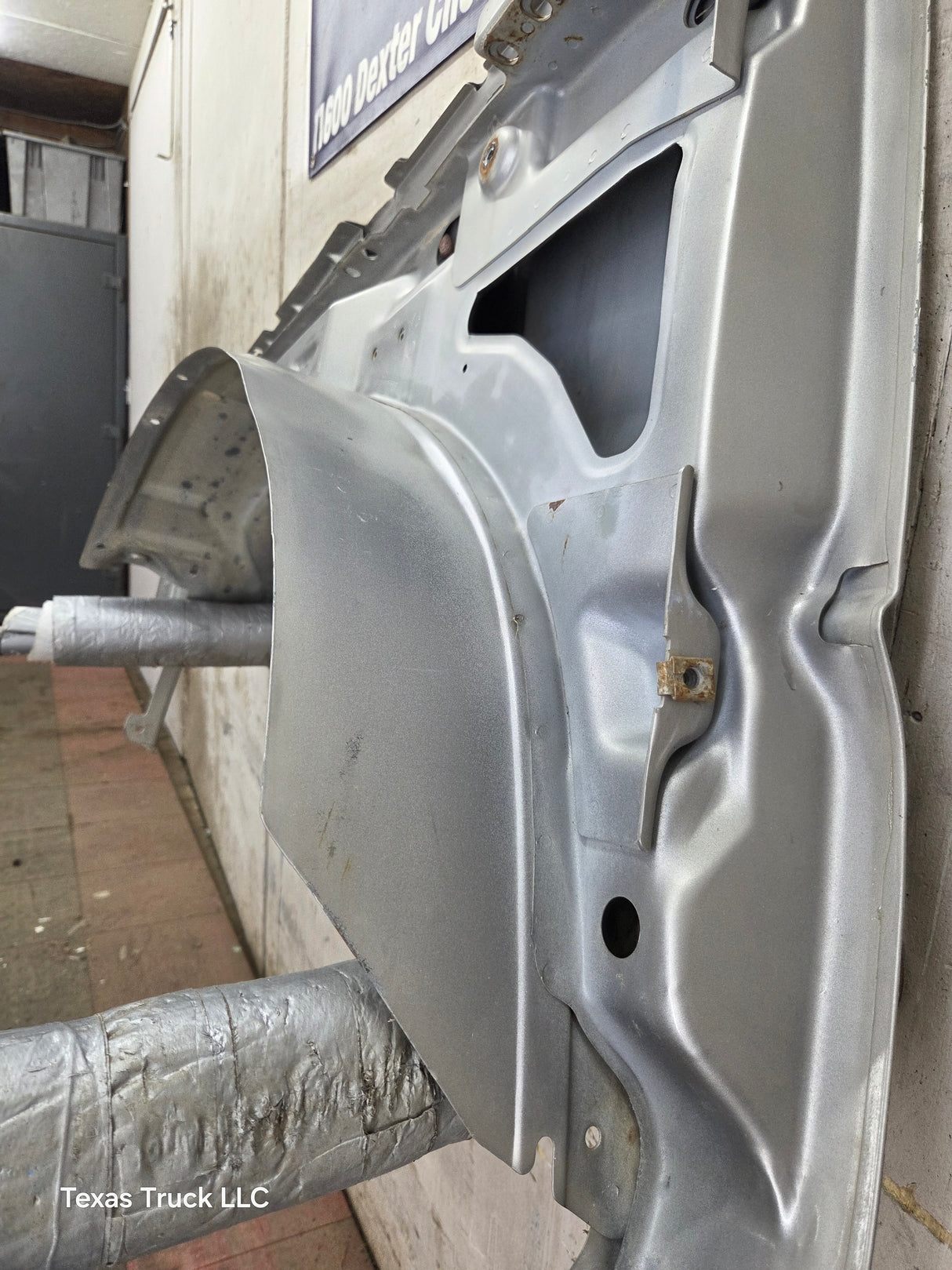2003-2007 Chevrolet Silverado / Tahoe / Suburban 1500 2500 3500 HD RH Passenger Side "Cateye" Front Fender