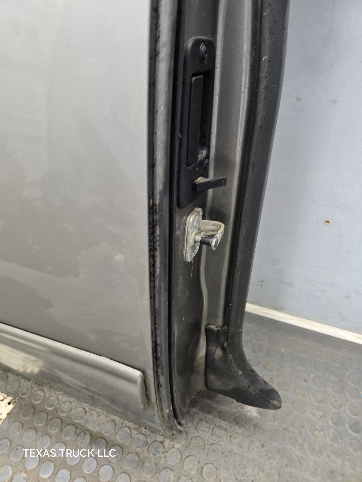 2007-2013 Chevrolet Silverado / GMC Sierra 1500 2500 3500 HD Passenger side Extended Cab RH Rear Door