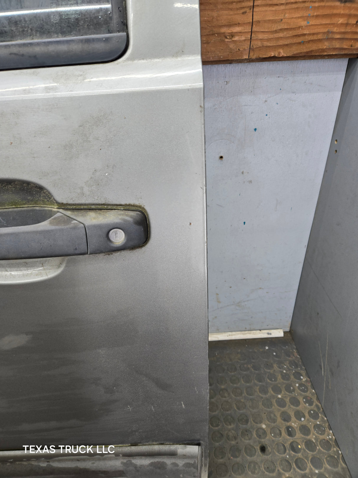 2007-2013 Chevrolet Silverado / GMC Sierra 1500 2500 3500 HD LH Front Driver Side Door