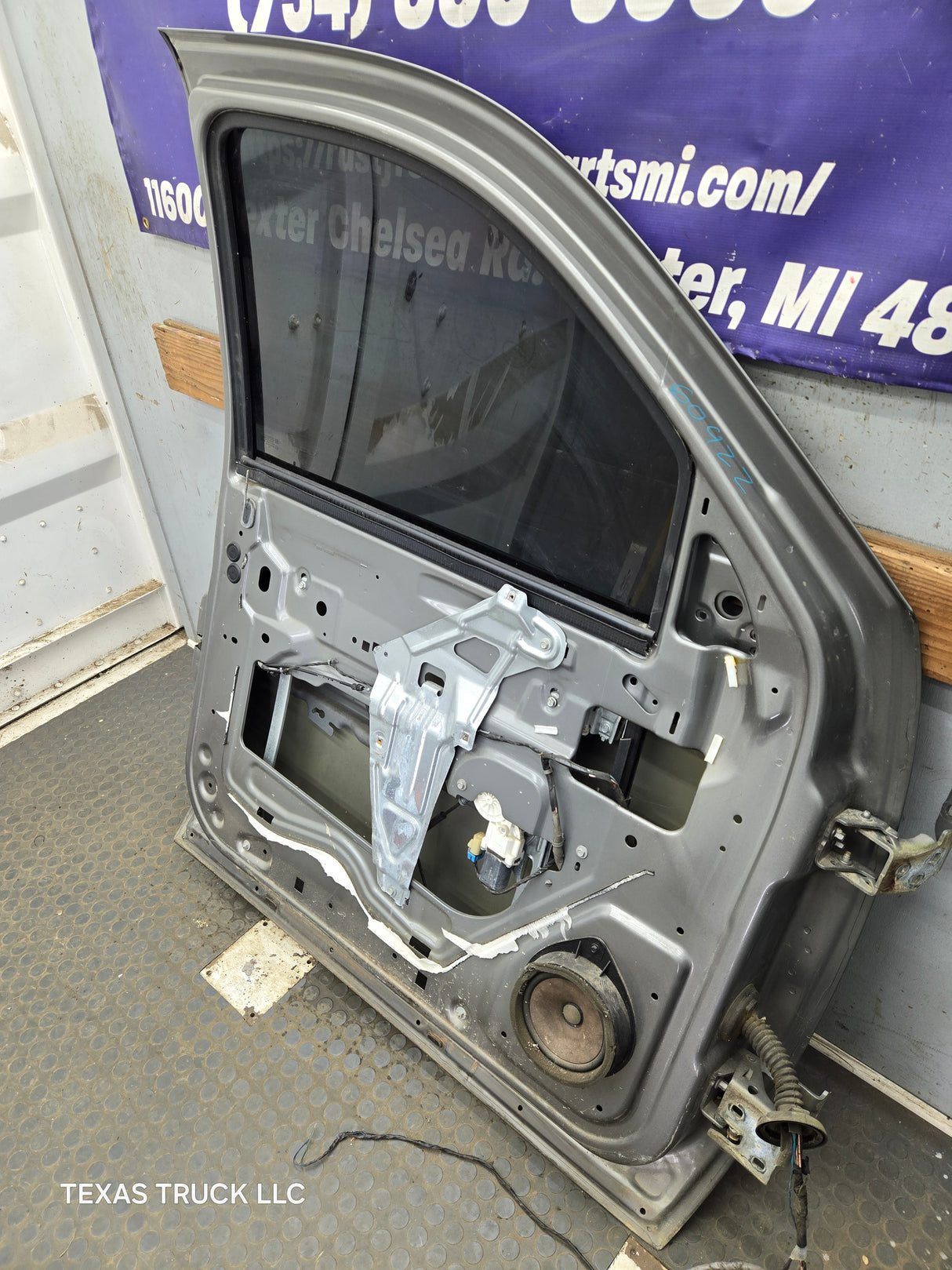 2007-2013 Chevrolet Silverado / GMC Sierra 1500 2500 3500 HD LH Front Driver Side Door