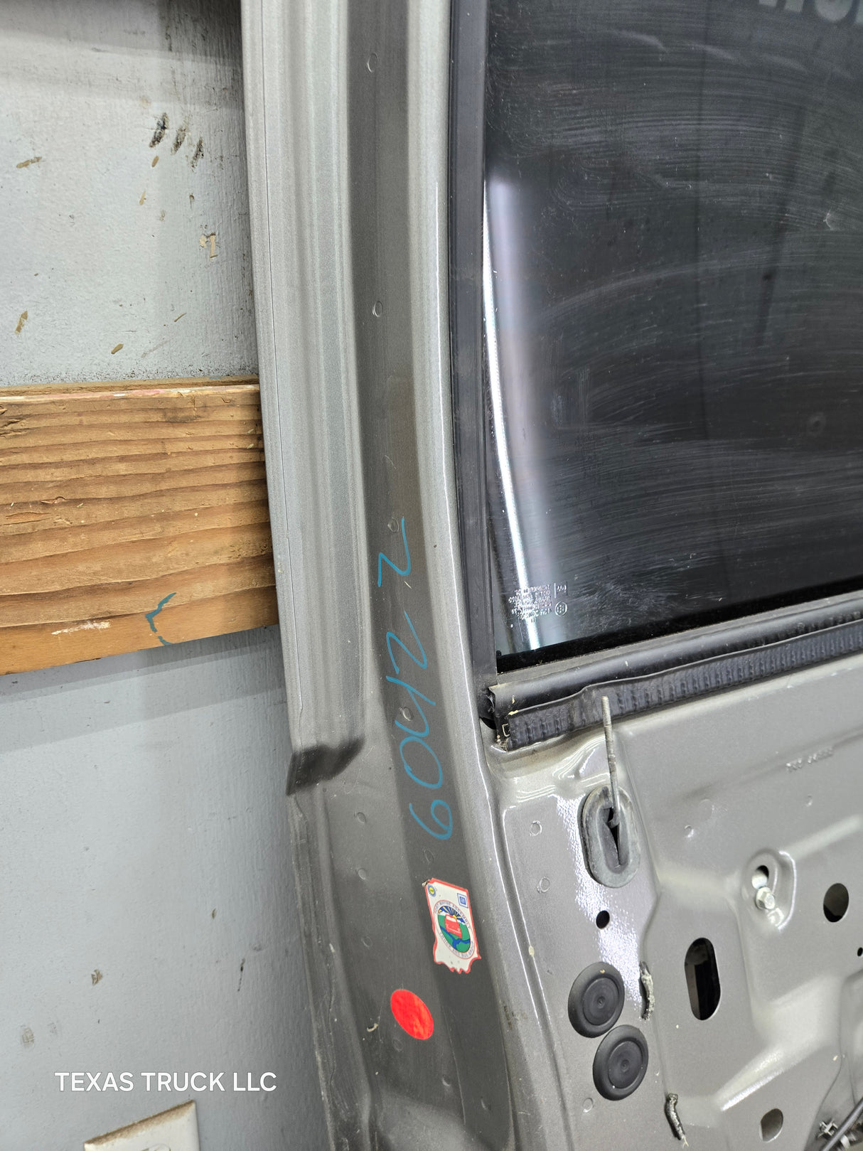 2007-2013 Chevrolet Silverado / GMC Sierra 1500 2500 3500 HD LH Front Driver Side Door