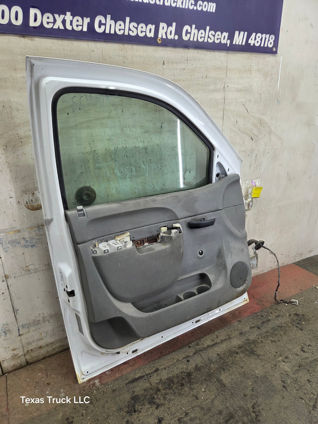 2007-2013 Chevrolet Silverado / GMC Sierra 1500 2500 3500 HD LH Front Driver Side Door