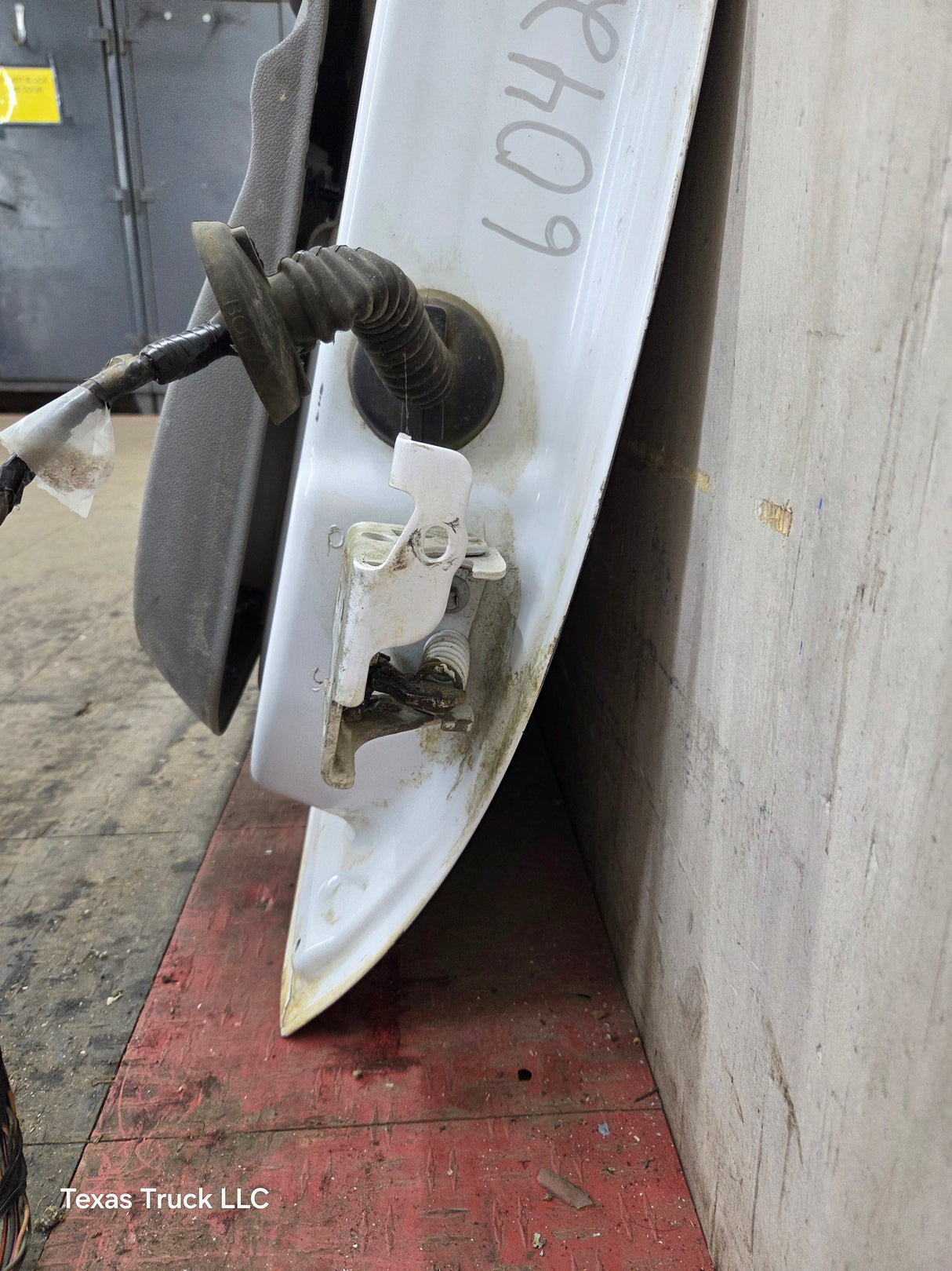 2007-2013 Chevrolet Silverado / GMC Sierra 1500 2500 3500 HD LH Front Driver Side Door
