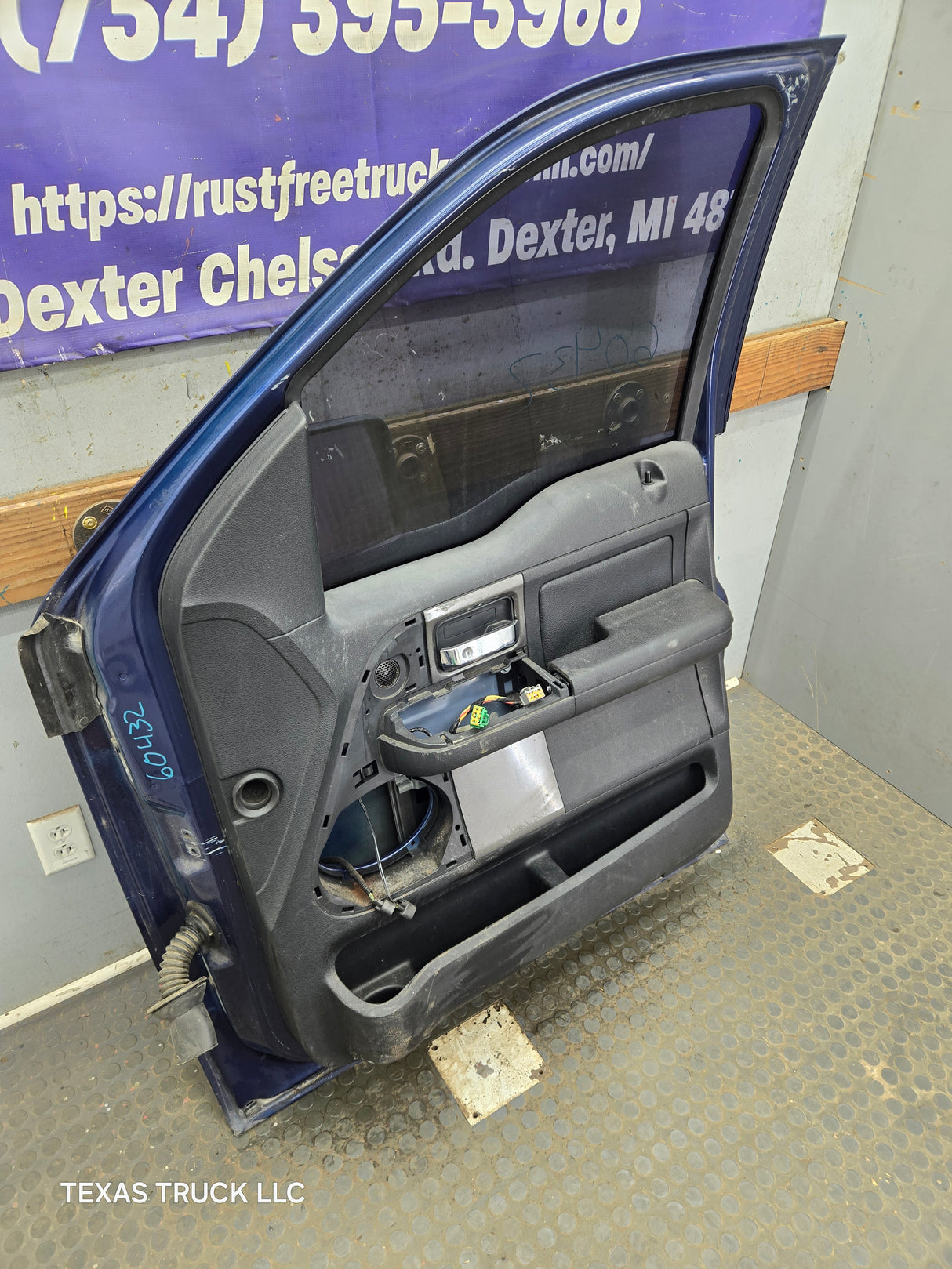 2004-2008 Ford F150 Crew Cab Passenger Side Front Door RH