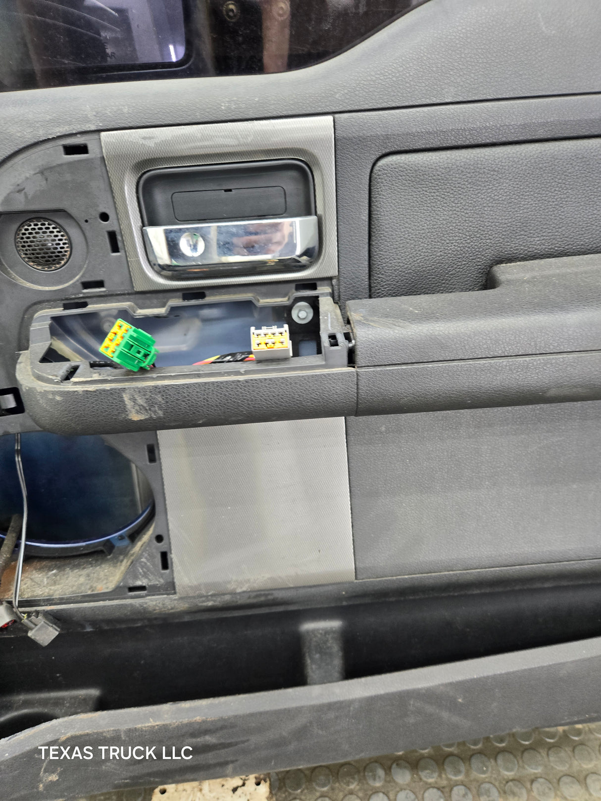 2004-2008 Ford F150 Crew Cab Passenger Side Front Door RH