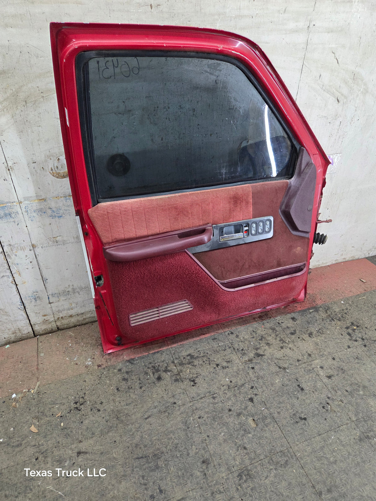 1988-2000 Chevrolet Silverado Suburban GMC Sierra LH Front Driver Side Door