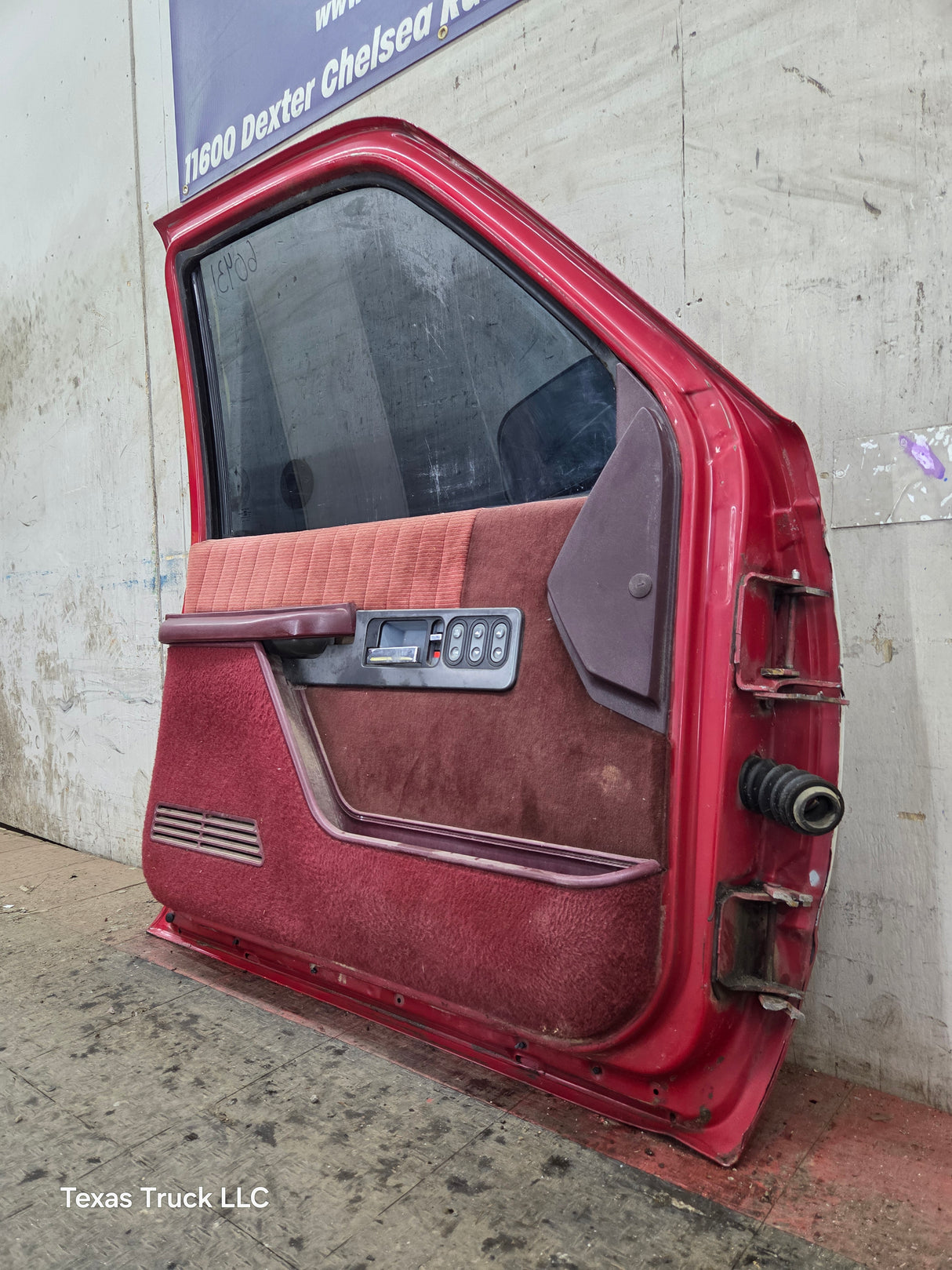 1988-2000 Chevrolet Silverado Suburban GMC Sierra LH Front Driver Side Door