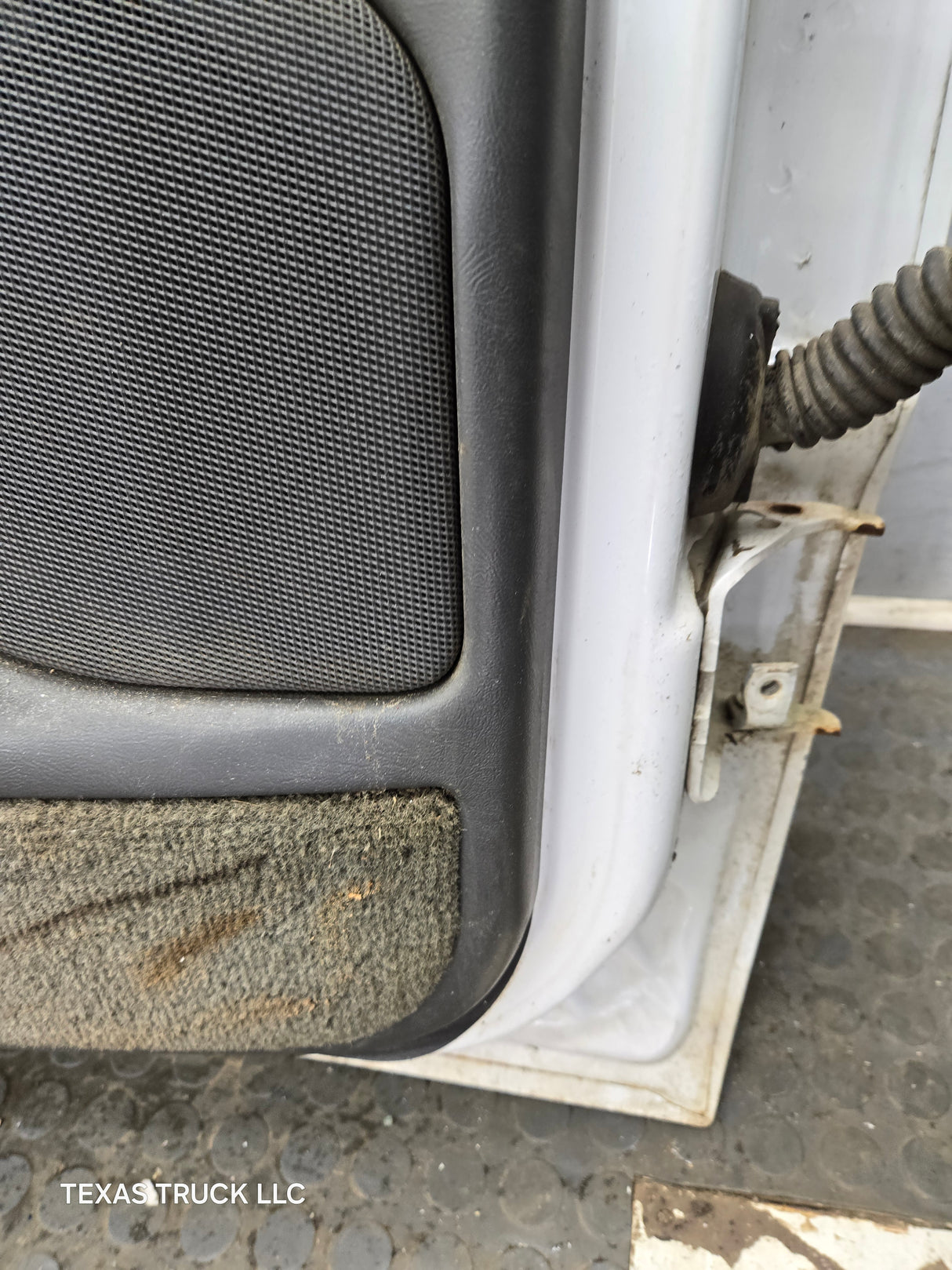 1999-2006 Chevrolet Silverado / GMC Sierra 1500 2500 3500 HD Driver Side Front Door LH - Grey