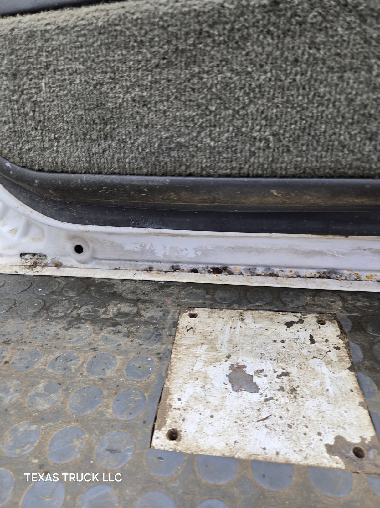 1999-2006 Chevrolet Silverado / GMC Sierra 1500 2500 3500 HD Driver Side Front Door LH - Grey