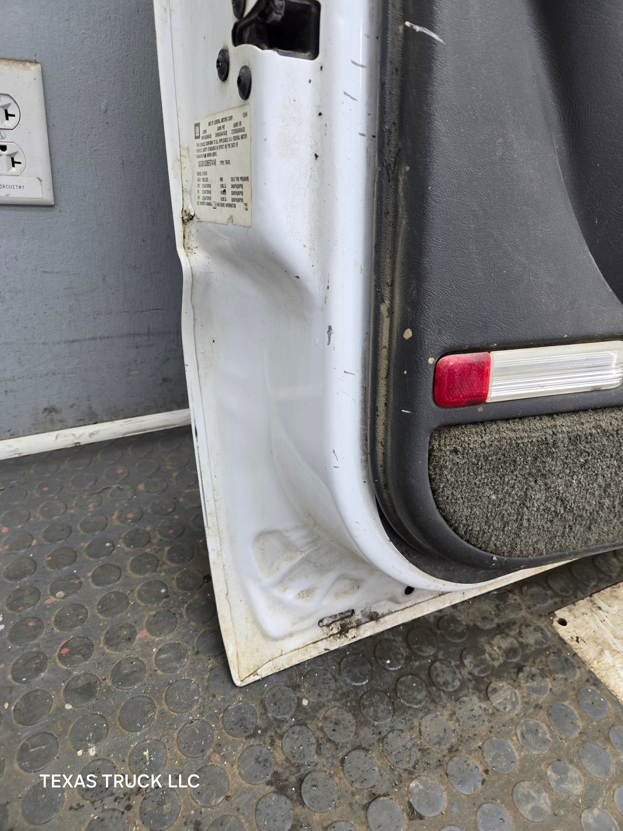 1999-2006 Chevrolet Silverado / GMC Sierra 1500 2500 3500 HD Driver Side Front Door LH - Grey