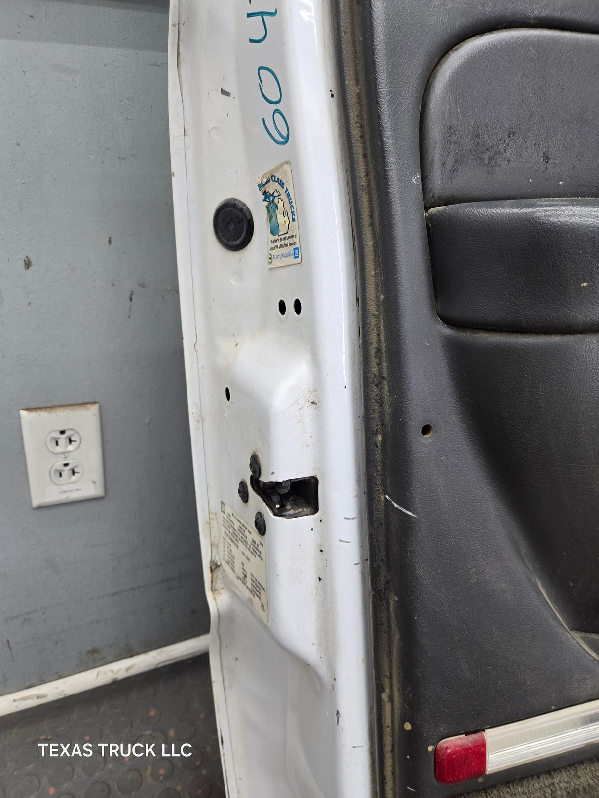 1999-2006 Chevrolet Silverado / GMC Sierra 1500 2500 3500 HD Driver Side Front Door LH - Grey