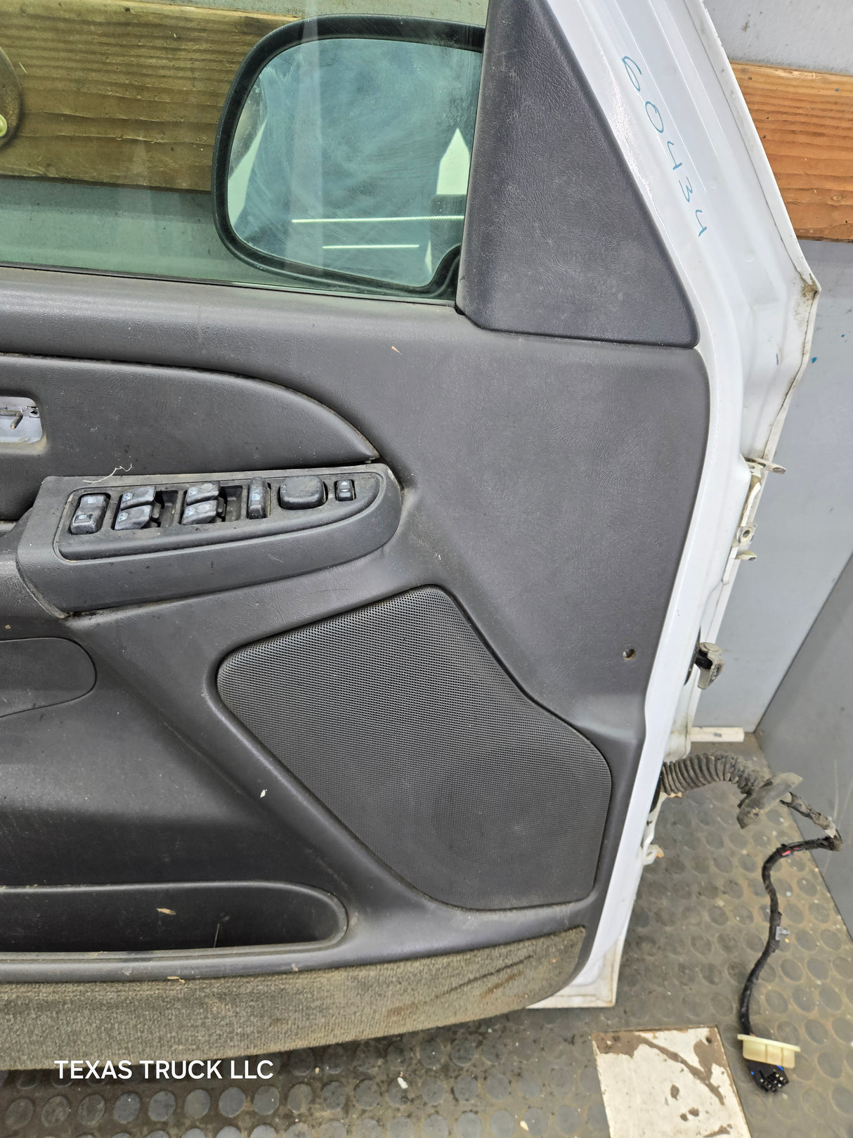 1999-2006 Chevrolet Silverado / GMC Sierra 1500 2500 3500 HD Driver Side Front Door LH - Grey