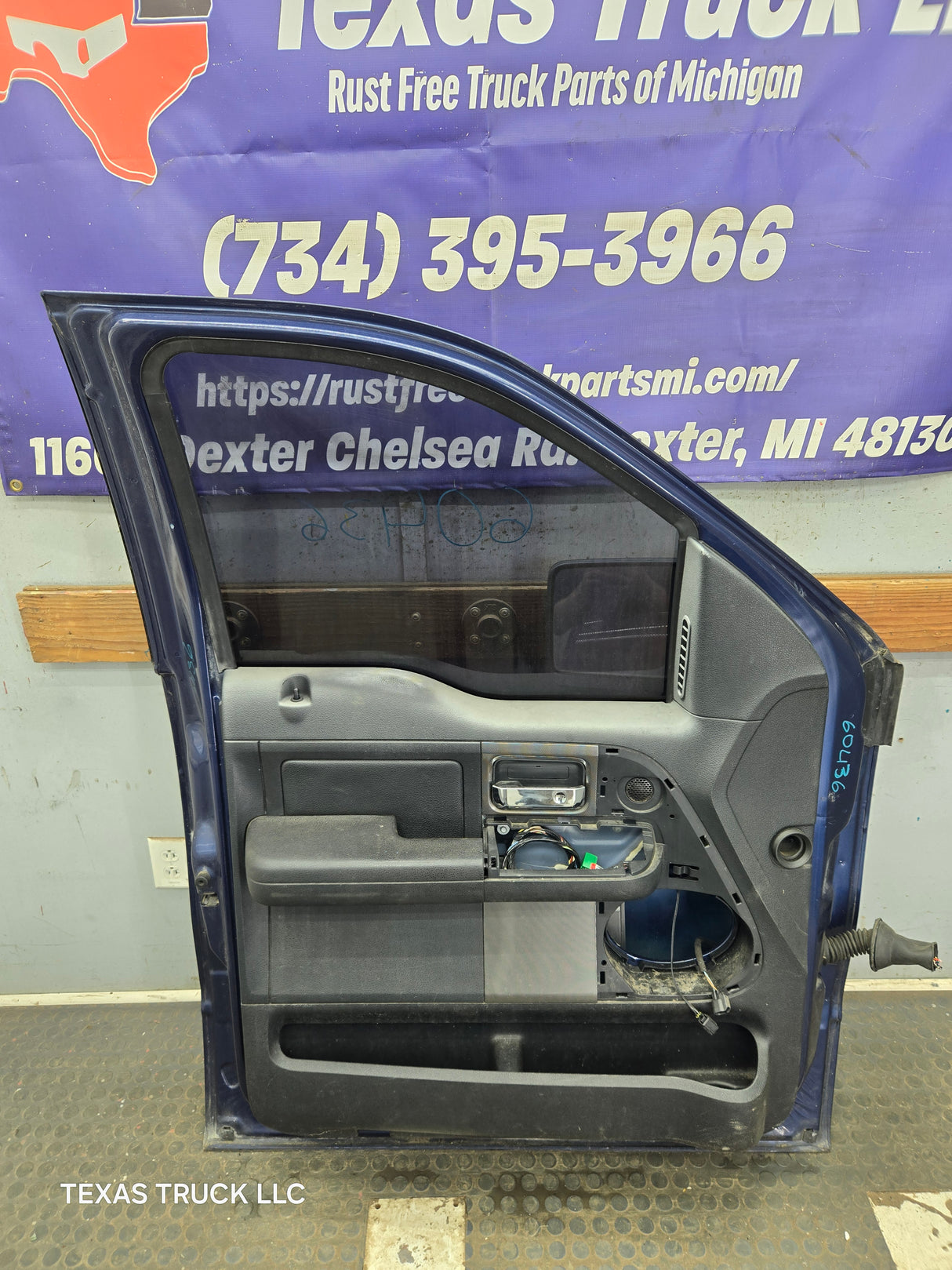 2004-2008 Ford F150 Crew Cab Driver Side Front Door LH