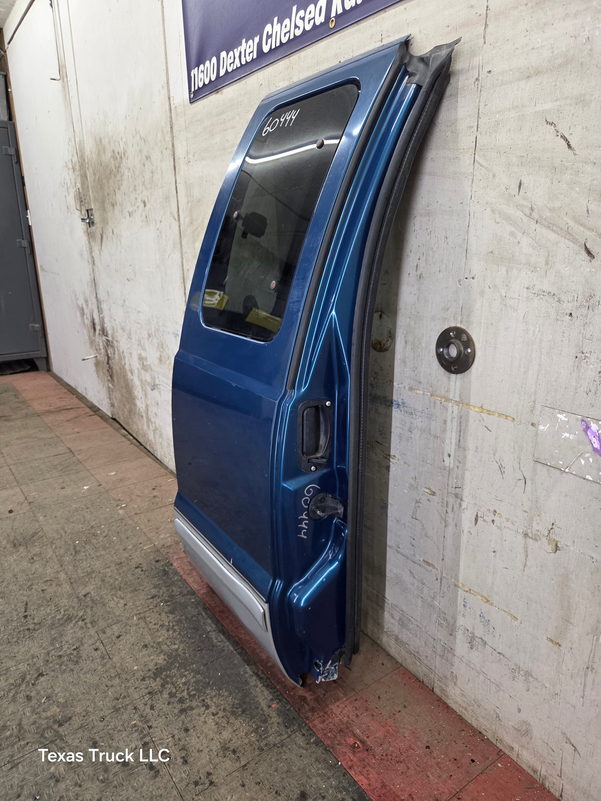 1999-2007 Ford Super Duty F250 F350 F450 F550 RH Extended Cab Passenger Rear Door